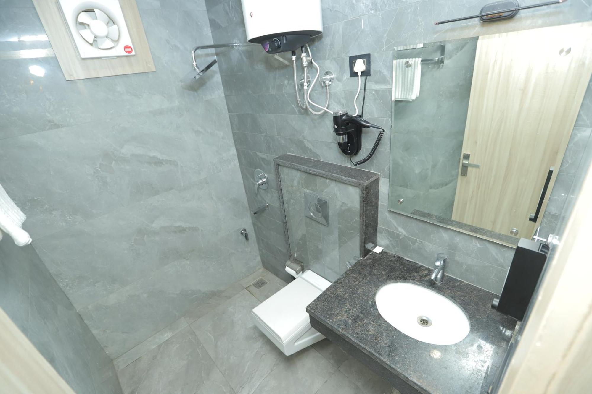 Hotel Zed - Near Delhi Airport