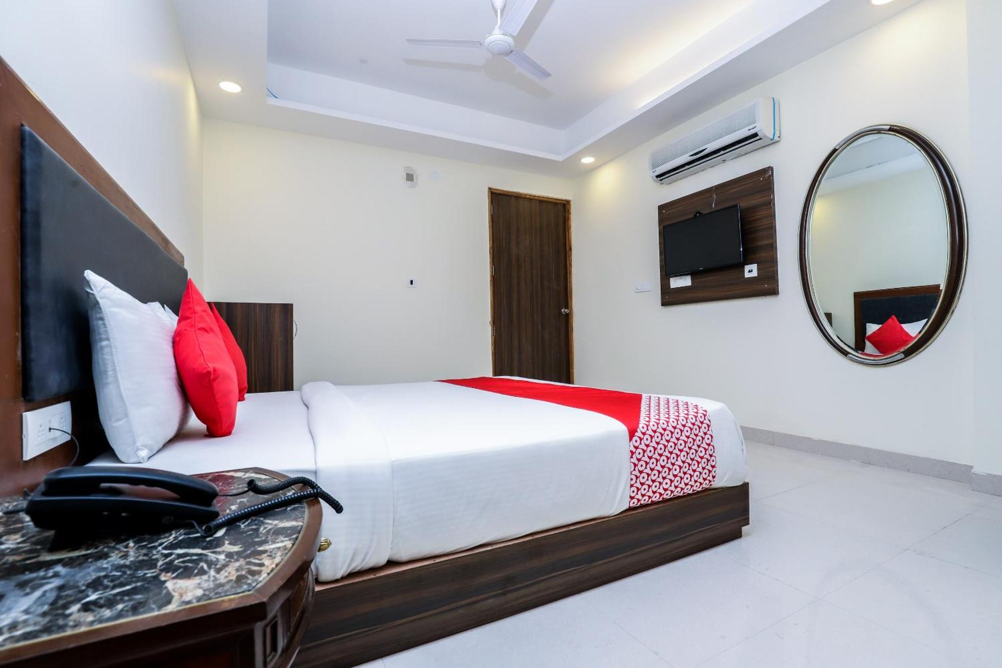 Hotel Caves International Near Igi Airport Delhi 4*