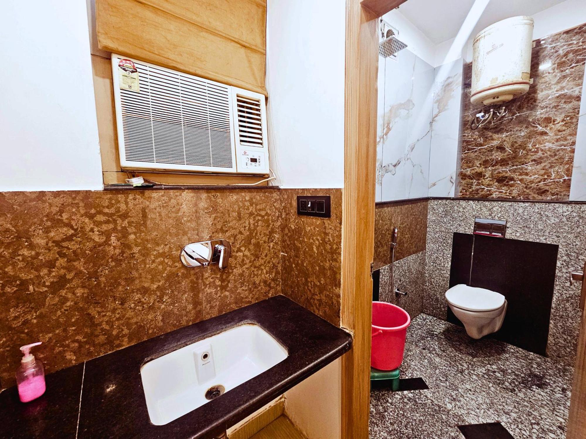 Bala Ji International Pure Veg Hotel 3*