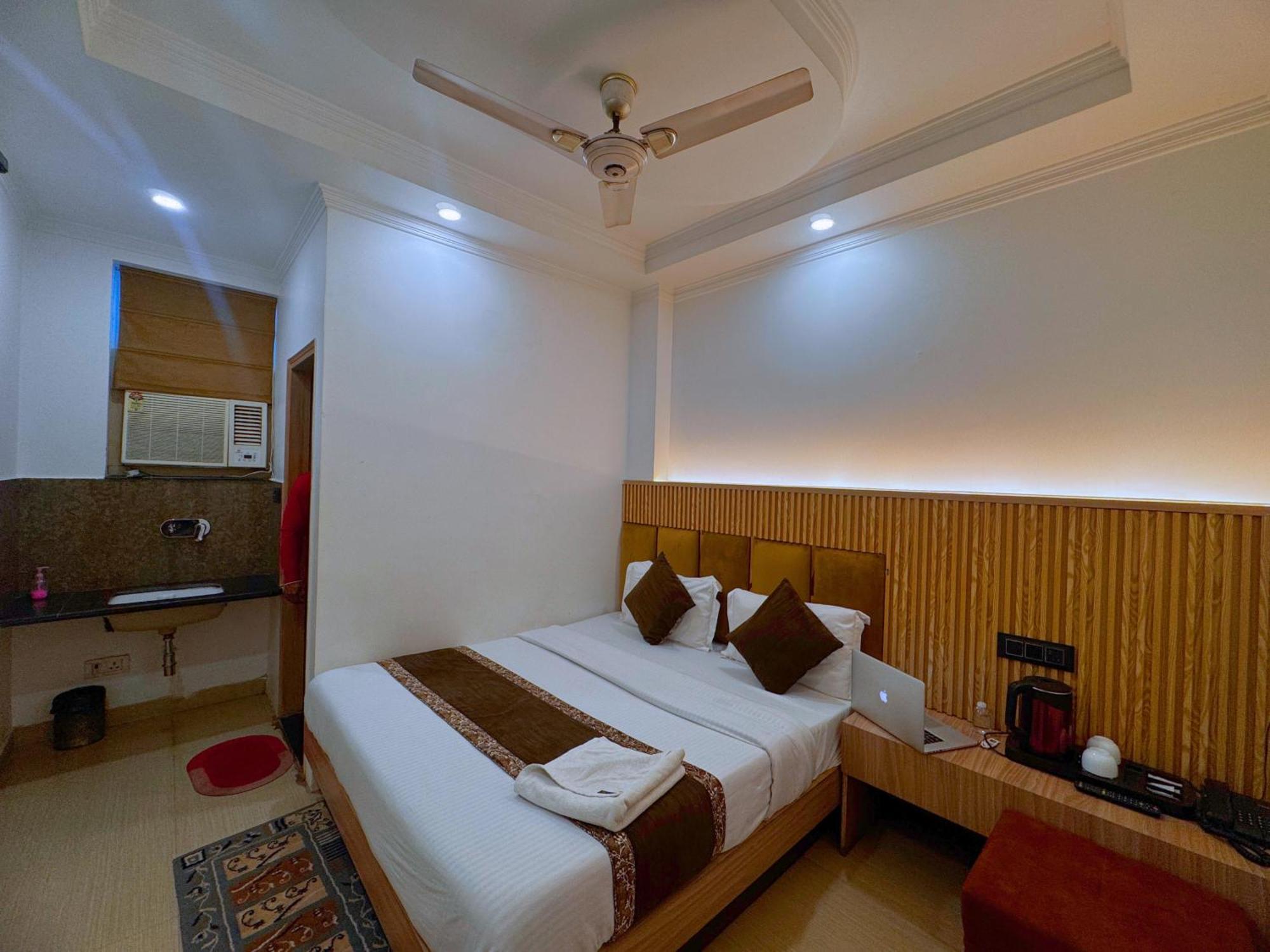 Bala Ji International Pure Veg Hotel New Delhi