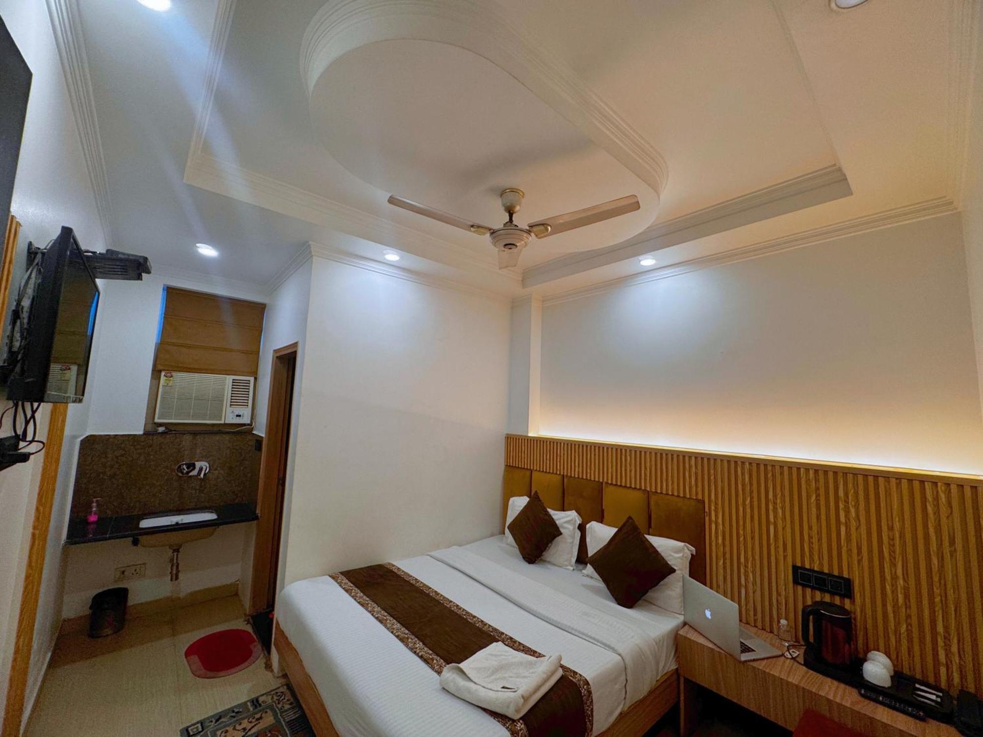 Bala Ji International Pure Veg Hotel New Delhi
