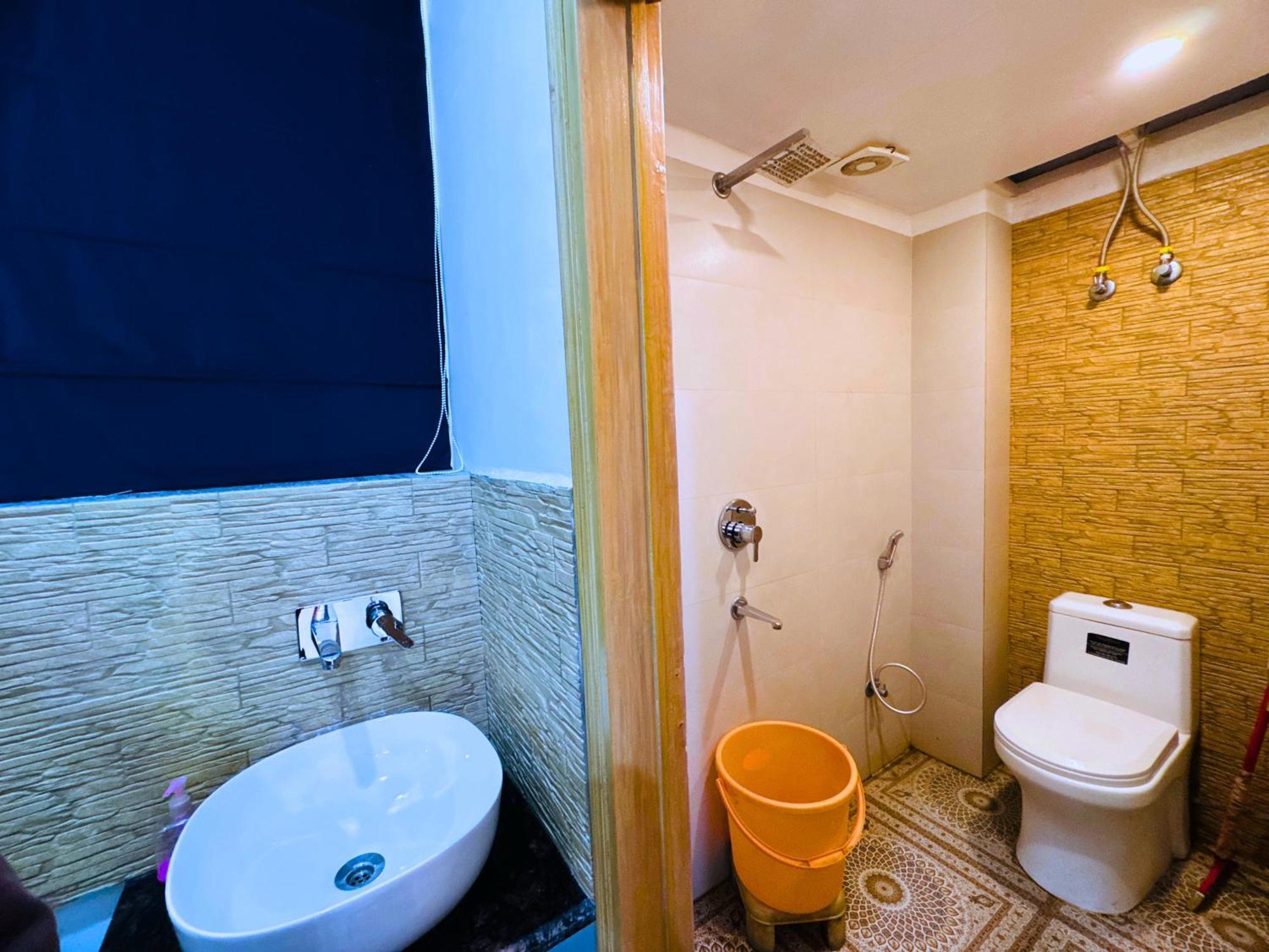Bala Ji International Pure Veg Hotel 3*