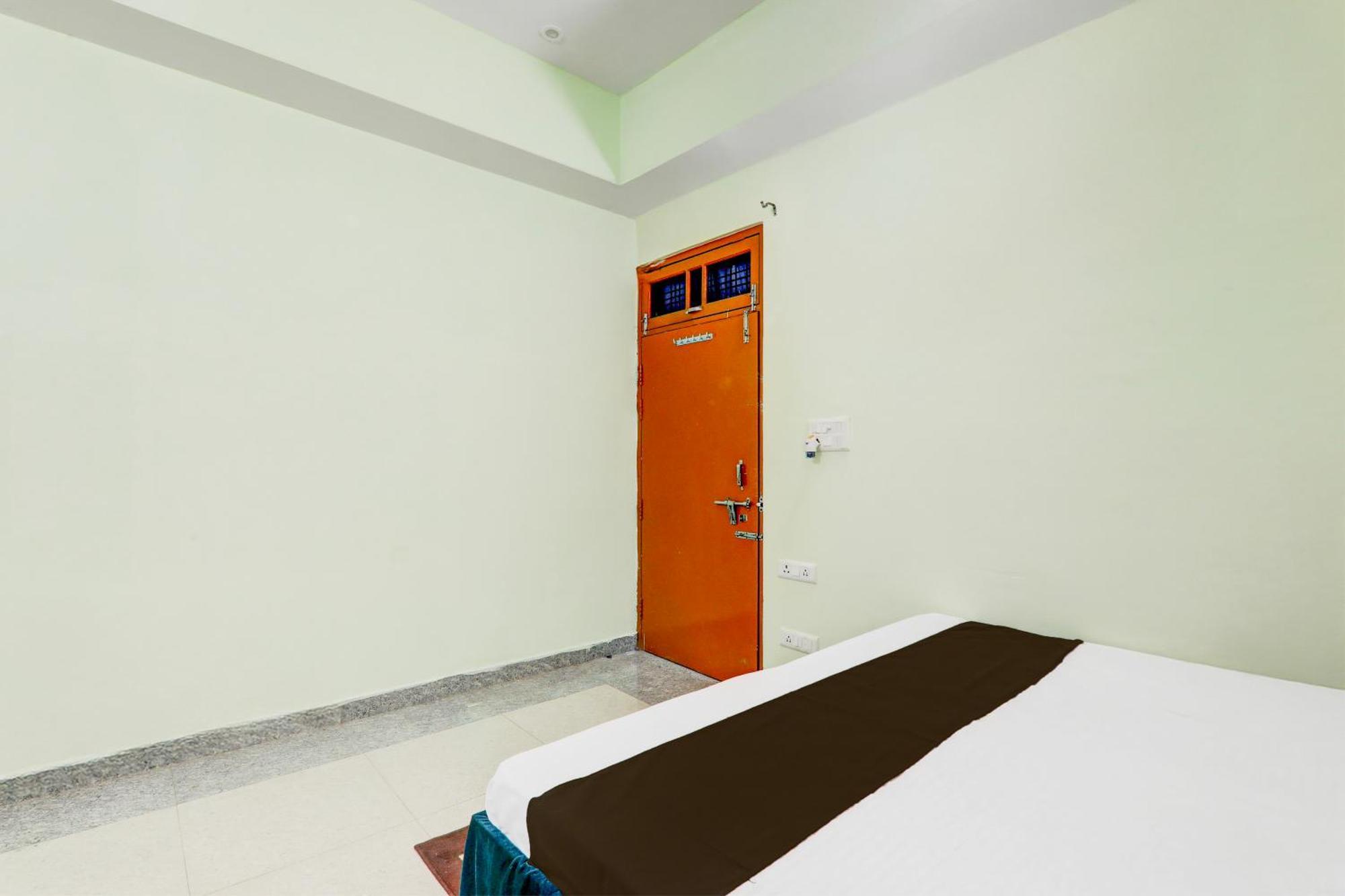 Super Townhouse Gujranwala Town Near Model Town Metro Station * New Delhi