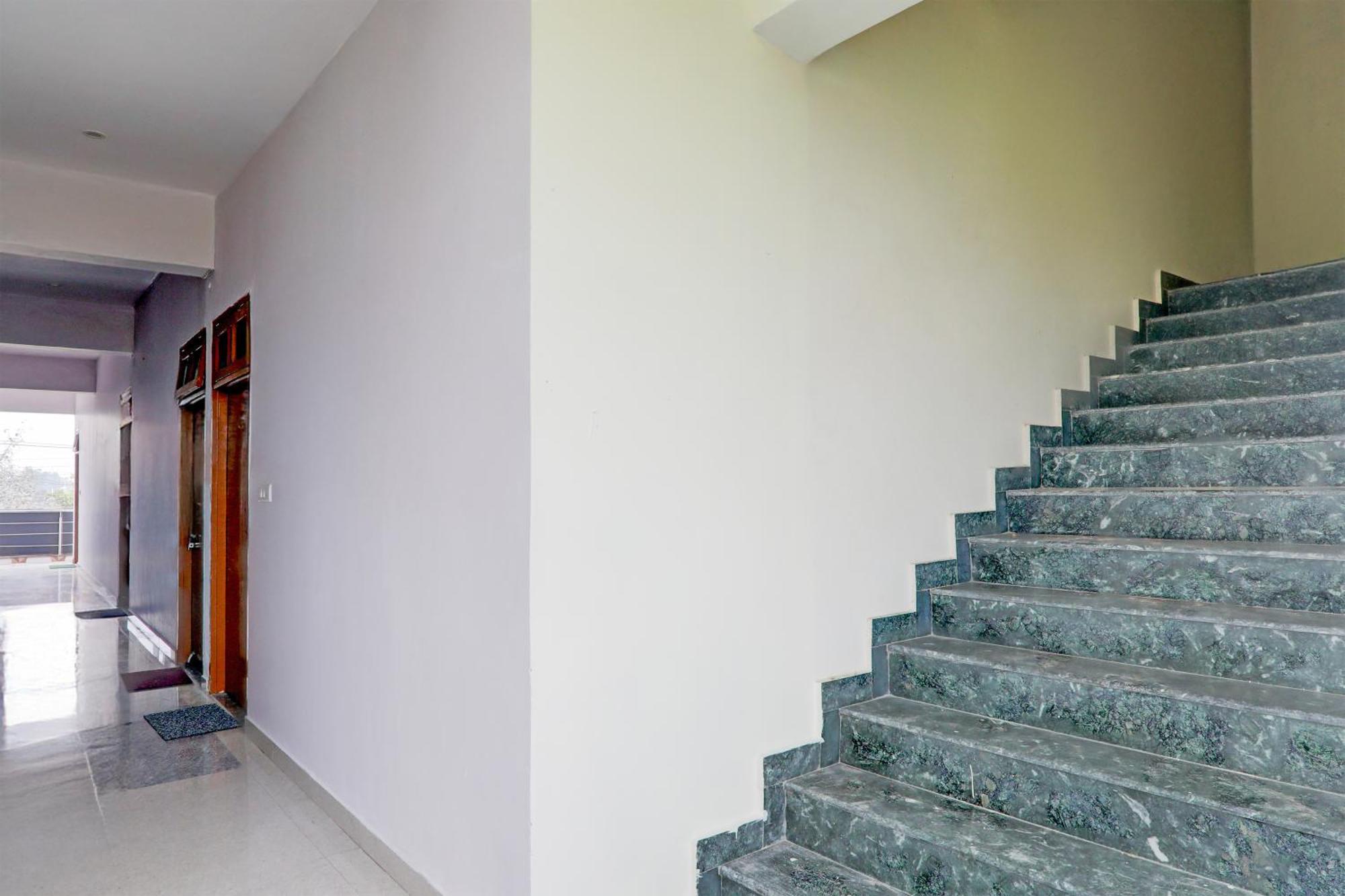 Hotel Super Townhouse Gujranwala Town Near Model Town Metro Station