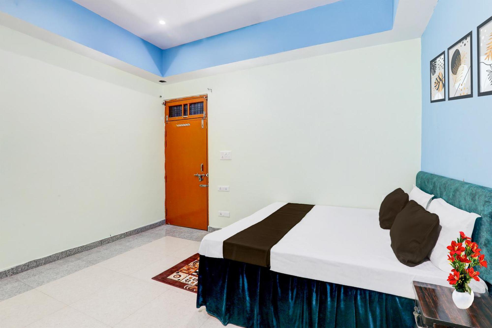 Super Townhouse Gujranwala Town Near Model Town Metro Station New Delhi
