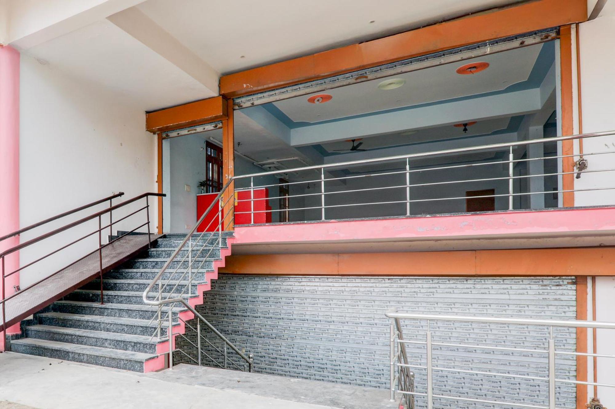Super Townhouse Gujranwala Town Near Model Town Metro Station Hotel New Delhi