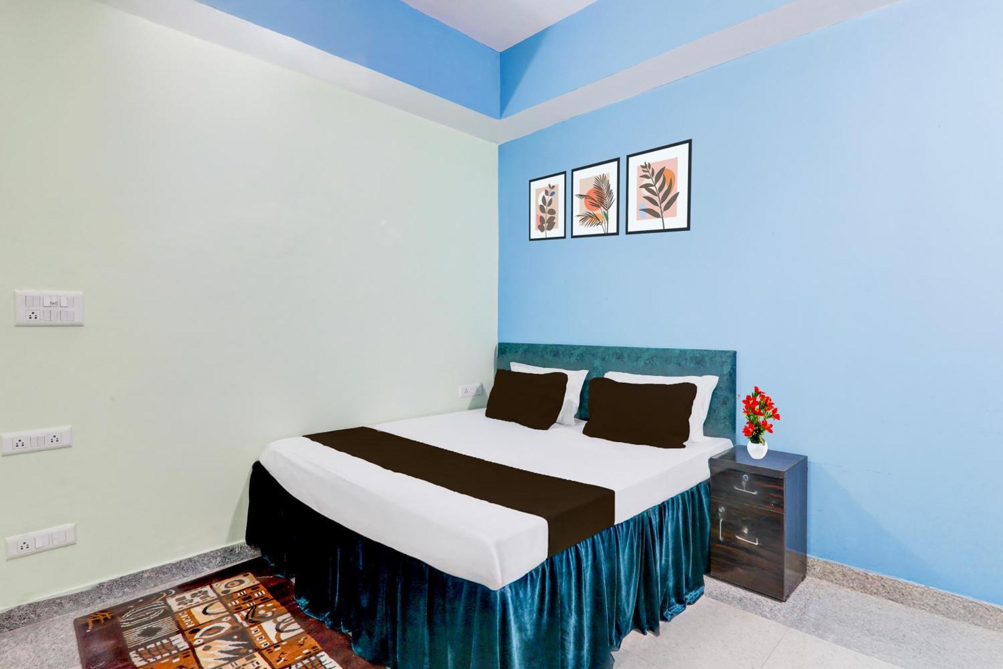 Super Townhouse Gujranwala Town Near Model Town Metro Station * New Delhi