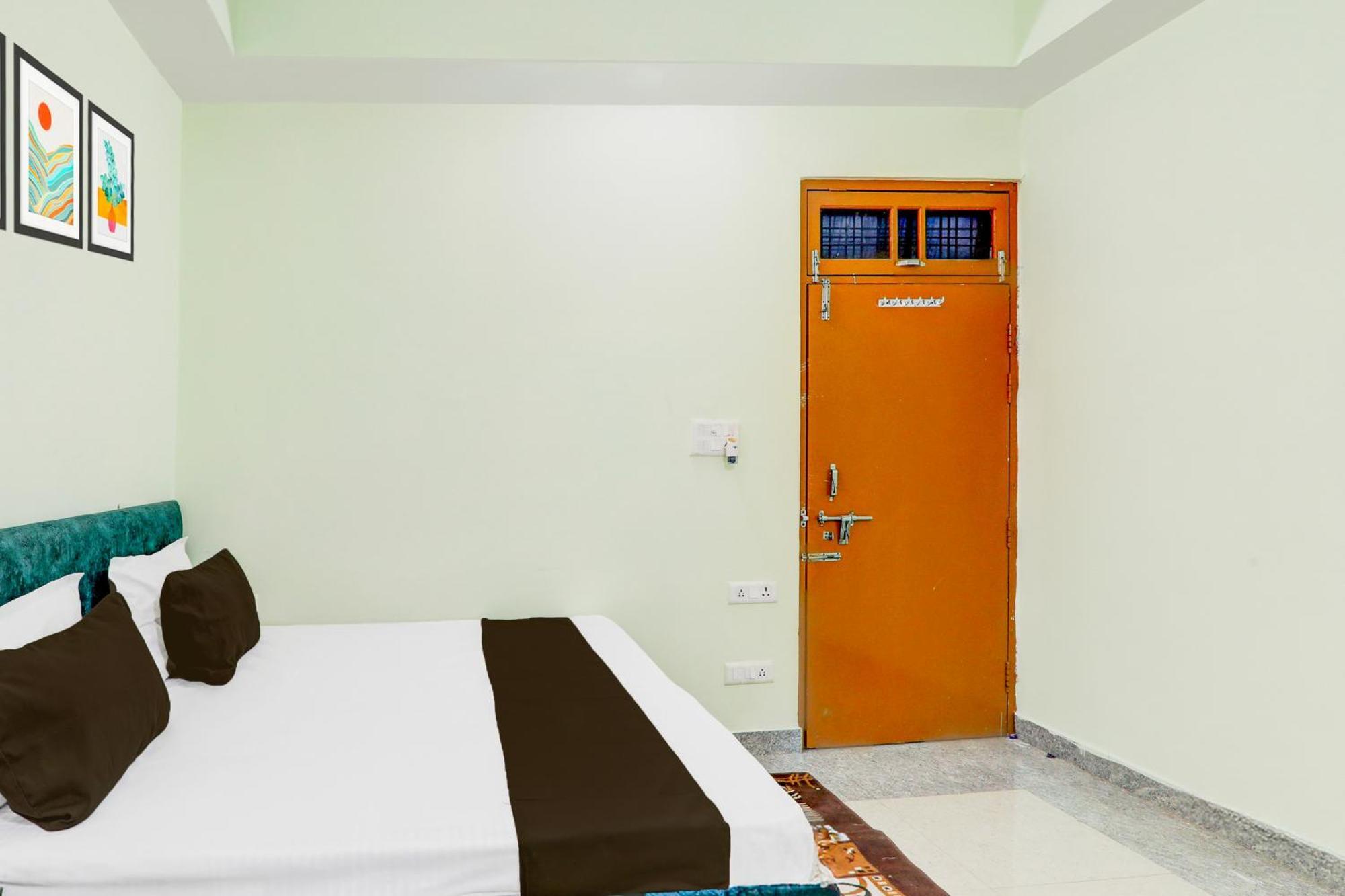 Super Townhouse Gujranwala Town Near Model Town Metro Station Hotel New Delhi