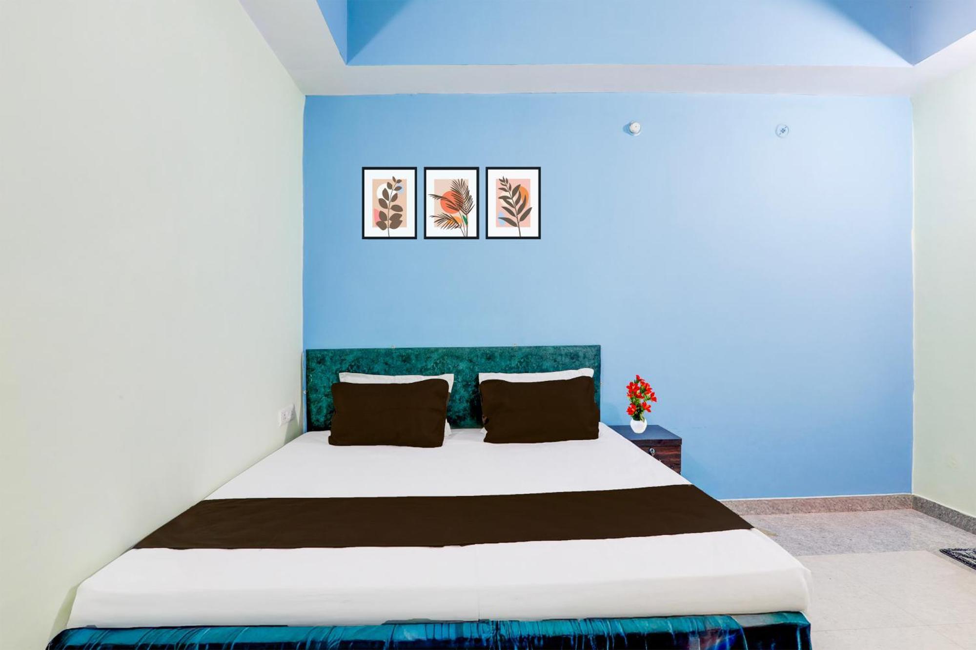 Hotel Super Townhouse Gujranwala Town Near Model Town Metro Station New Delhi