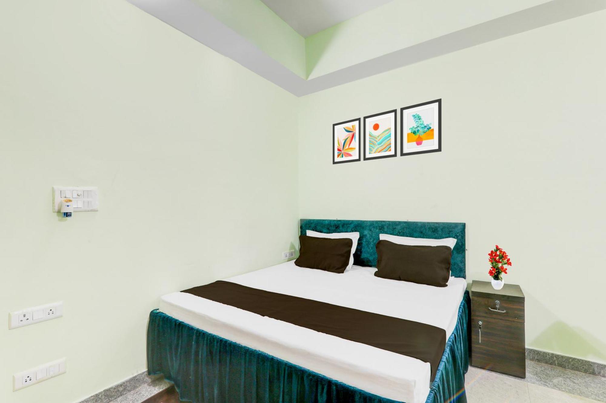 Hotel Super Townhouse Gujranwala Town Near Model Town Metro Station