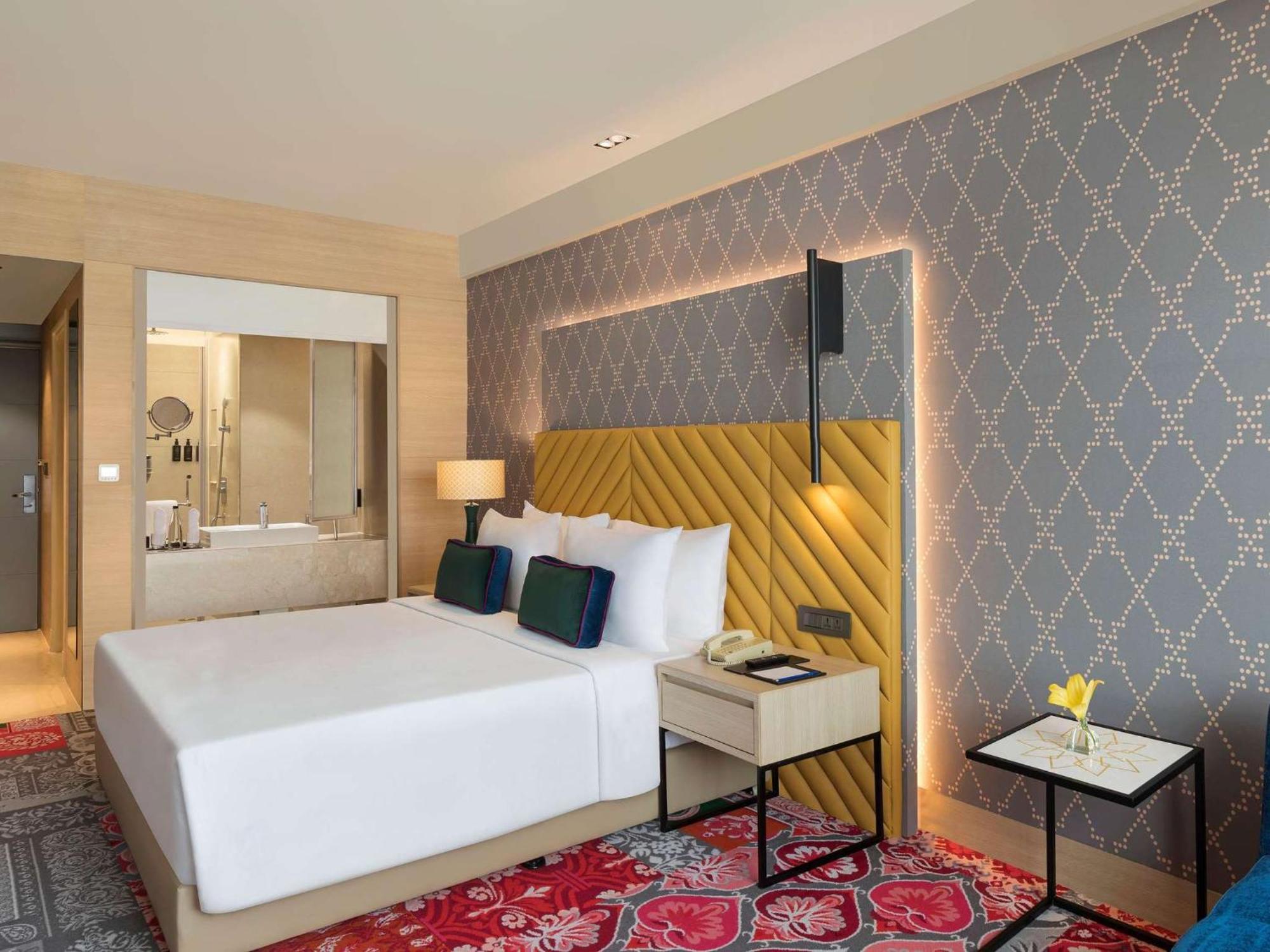 Olive Near Delhi Airport Hotel 4*