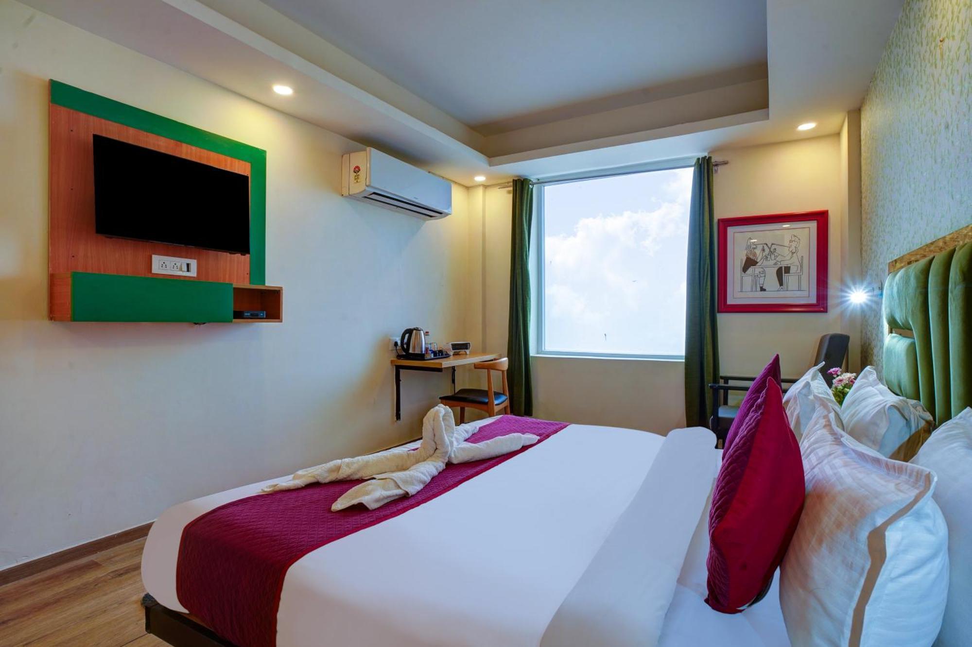 Aerostar Grand Near Yashobhoomi, Dwarka Hotel 3*
