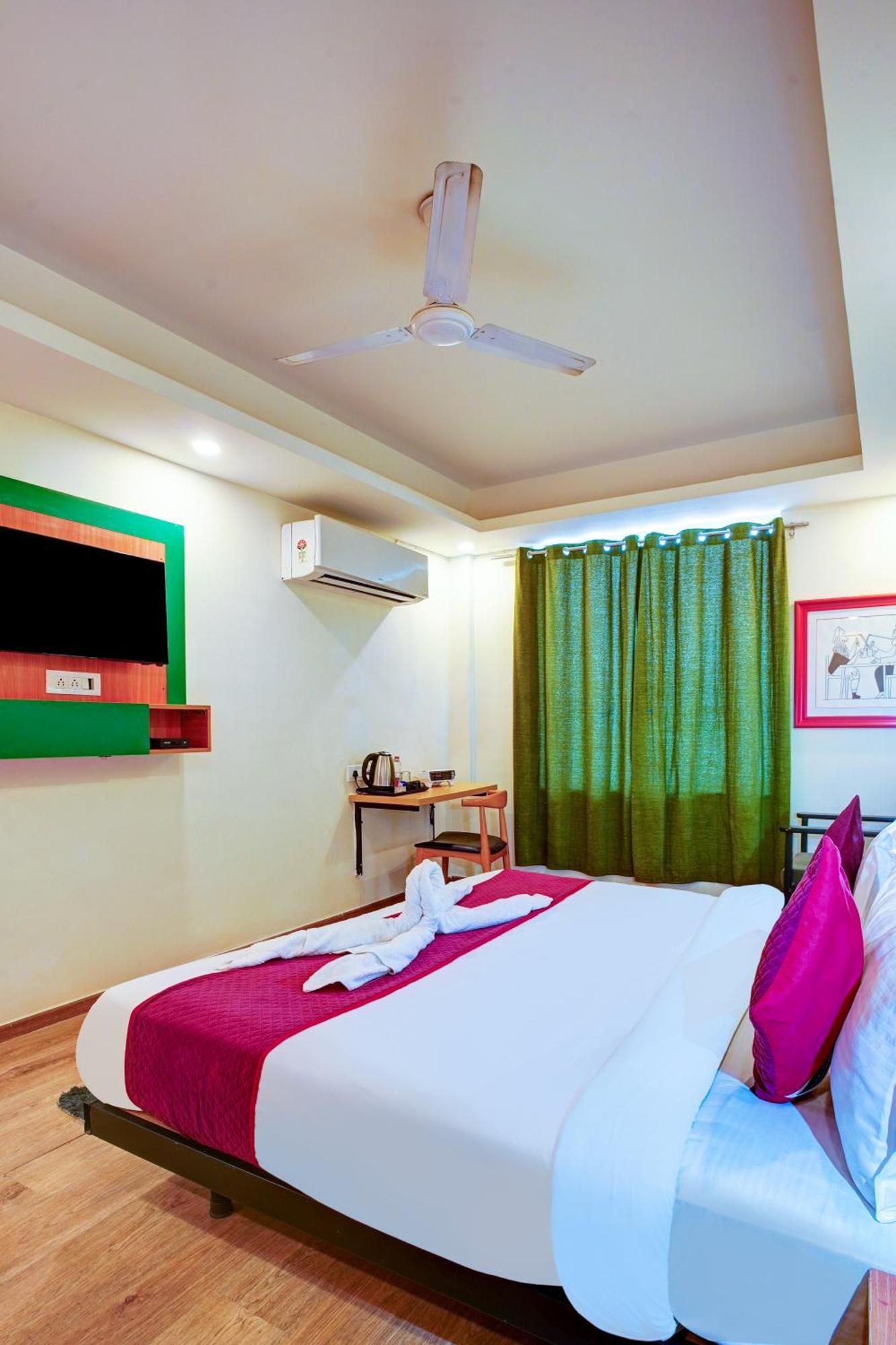 Aerostar Grand Near Yashobhoomi, Dwarka Hotel