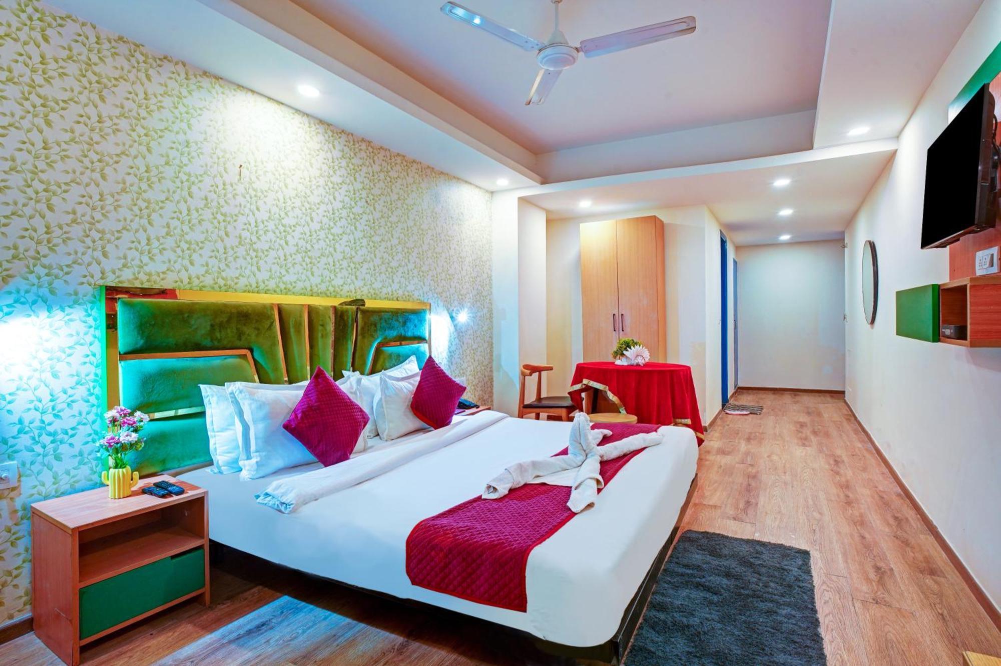 Aerostar Grand Near Yashobhoomi, Dwarka 3*