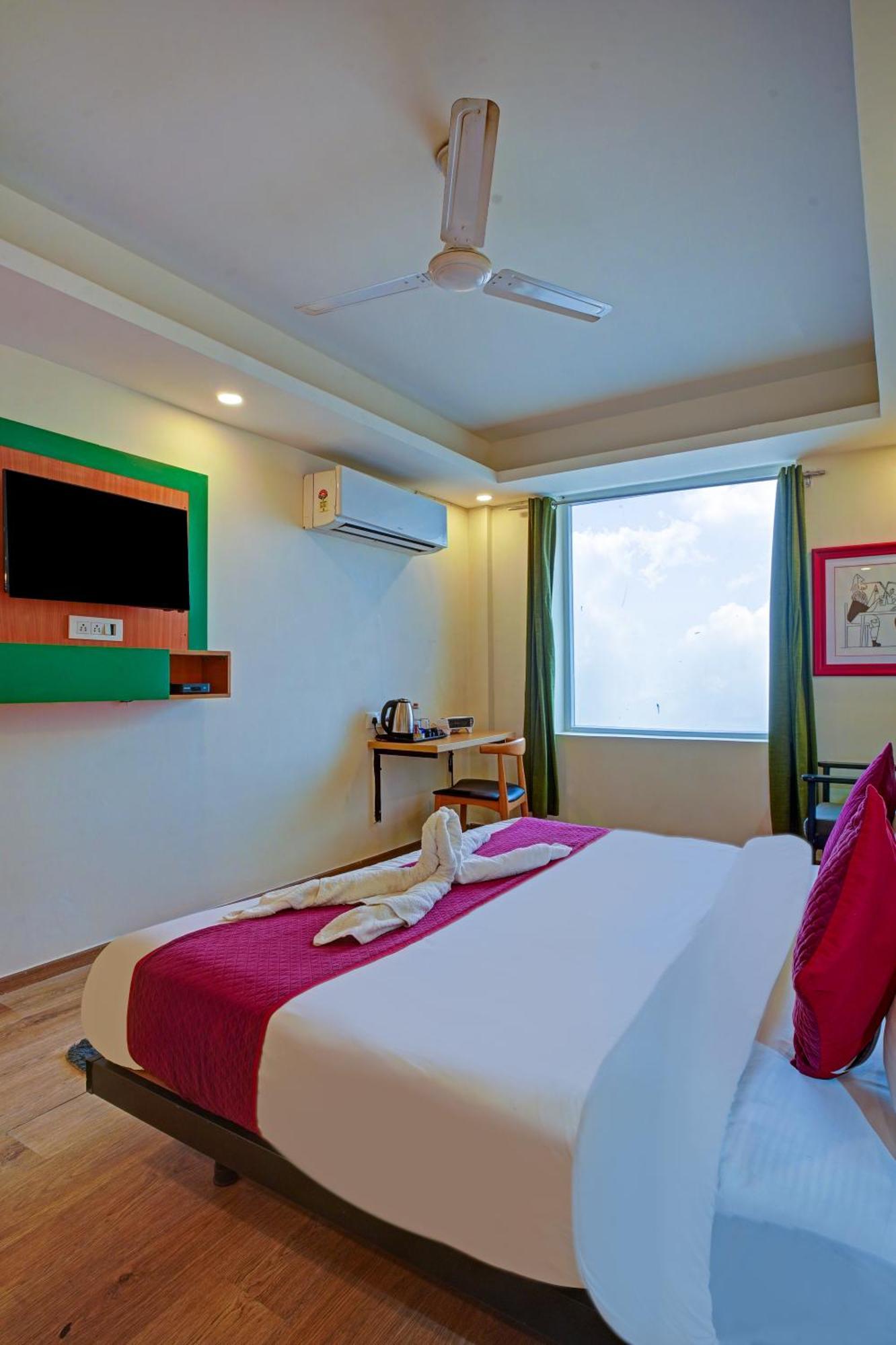 Aerostar Grand Near Yashobhoomi, Dwarka Hotel