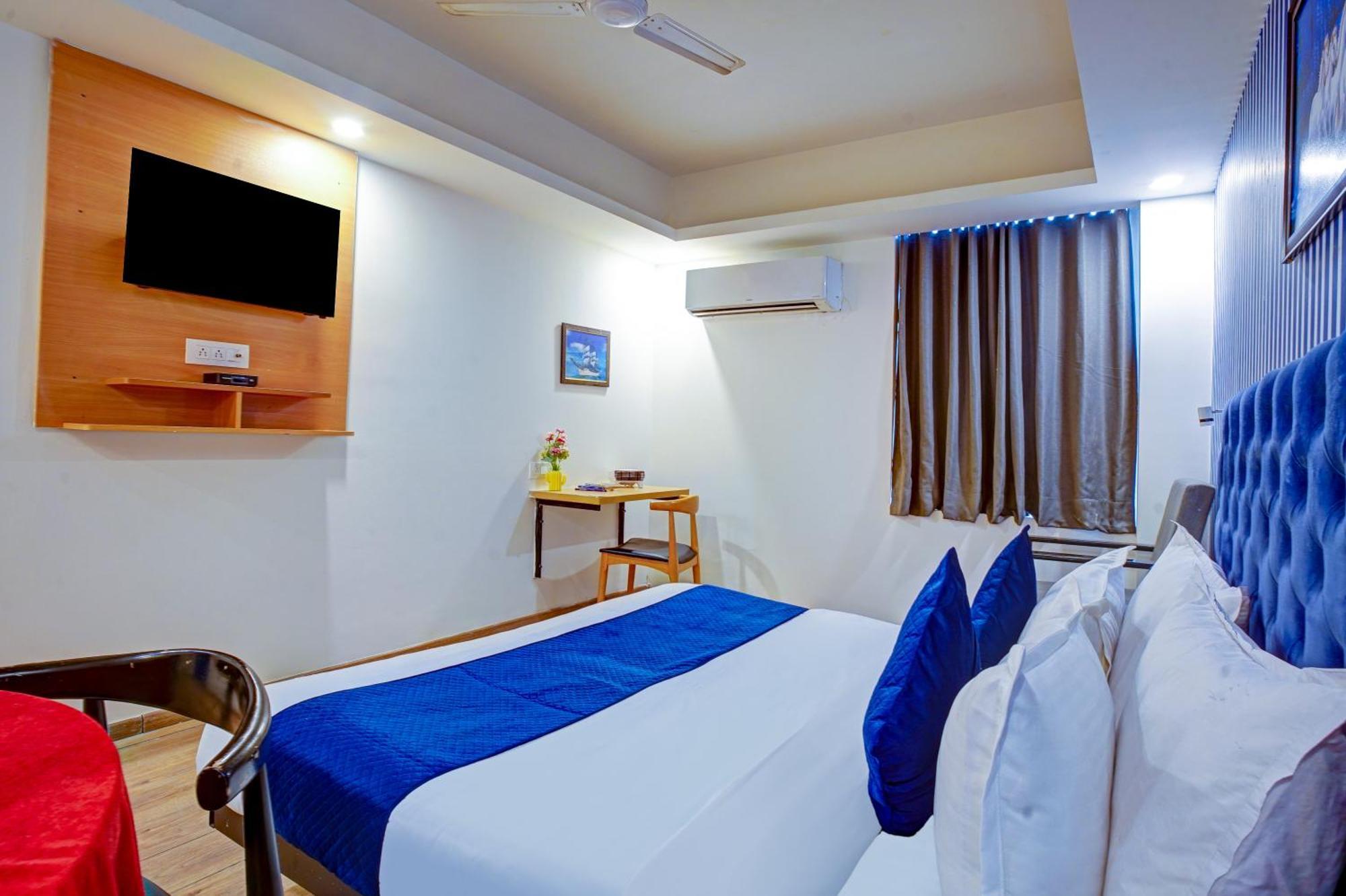 Aerostar Grand Near Yashobhoomi, Dwarka Hotel