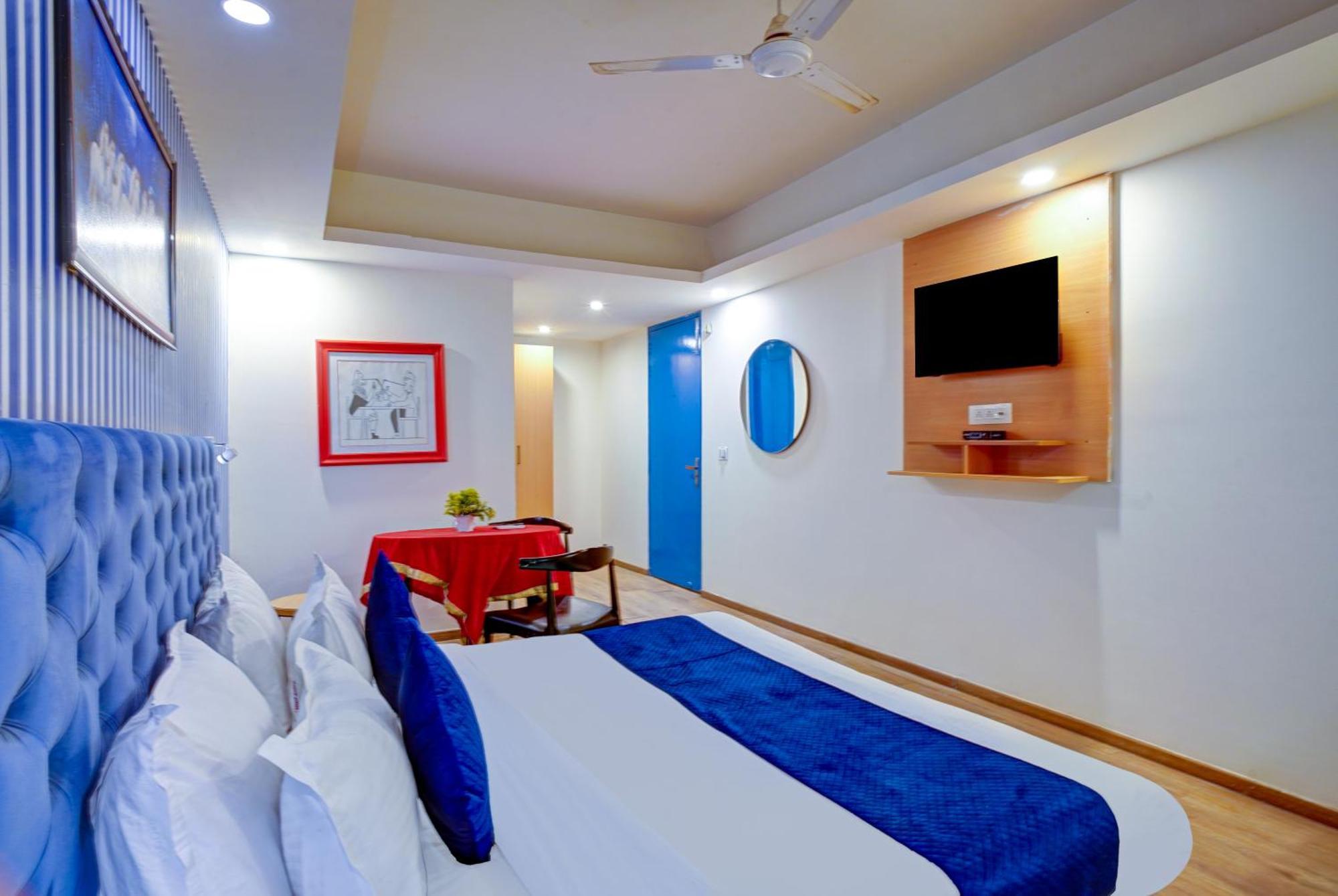 Hotel Aerostar Grand Near Yashobhoomi, Dwarka 3*