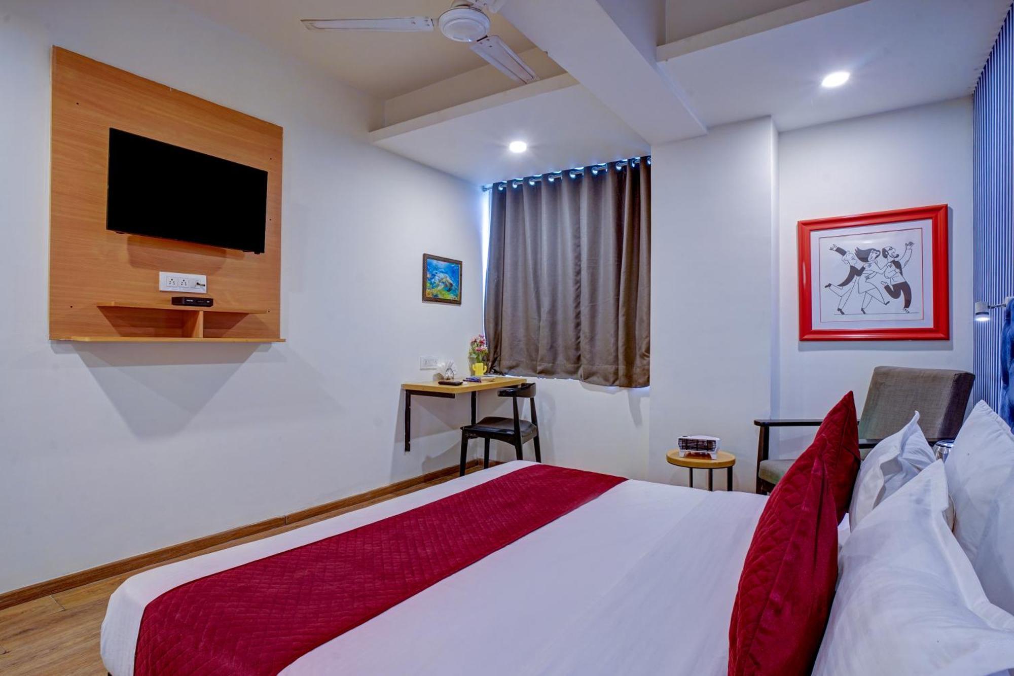 Aerostar Grand Near Yashobhoomi, Dwarka Hotel Nova Deli