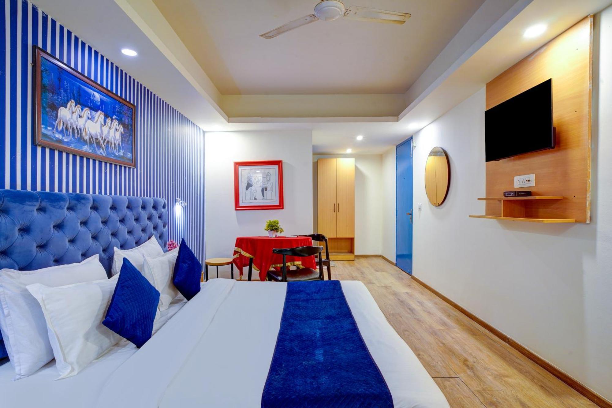 Aerostar Grand Near Yashobhoomi, Dwarka 3*