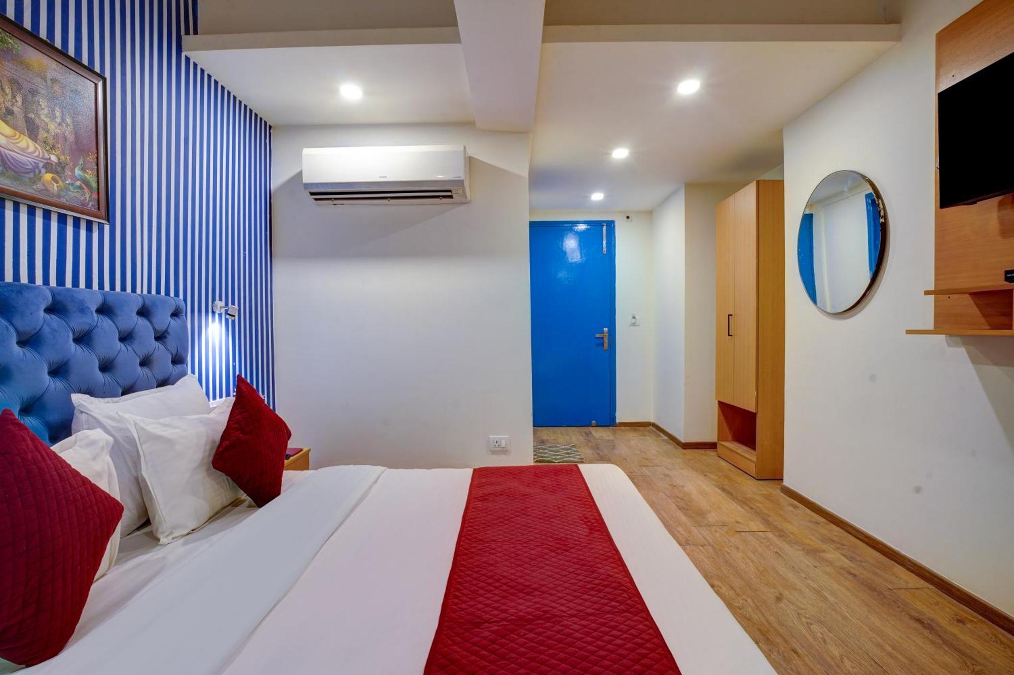 Hotel Aerostar Grand Near Yashobhoomi, Dwarka 3*