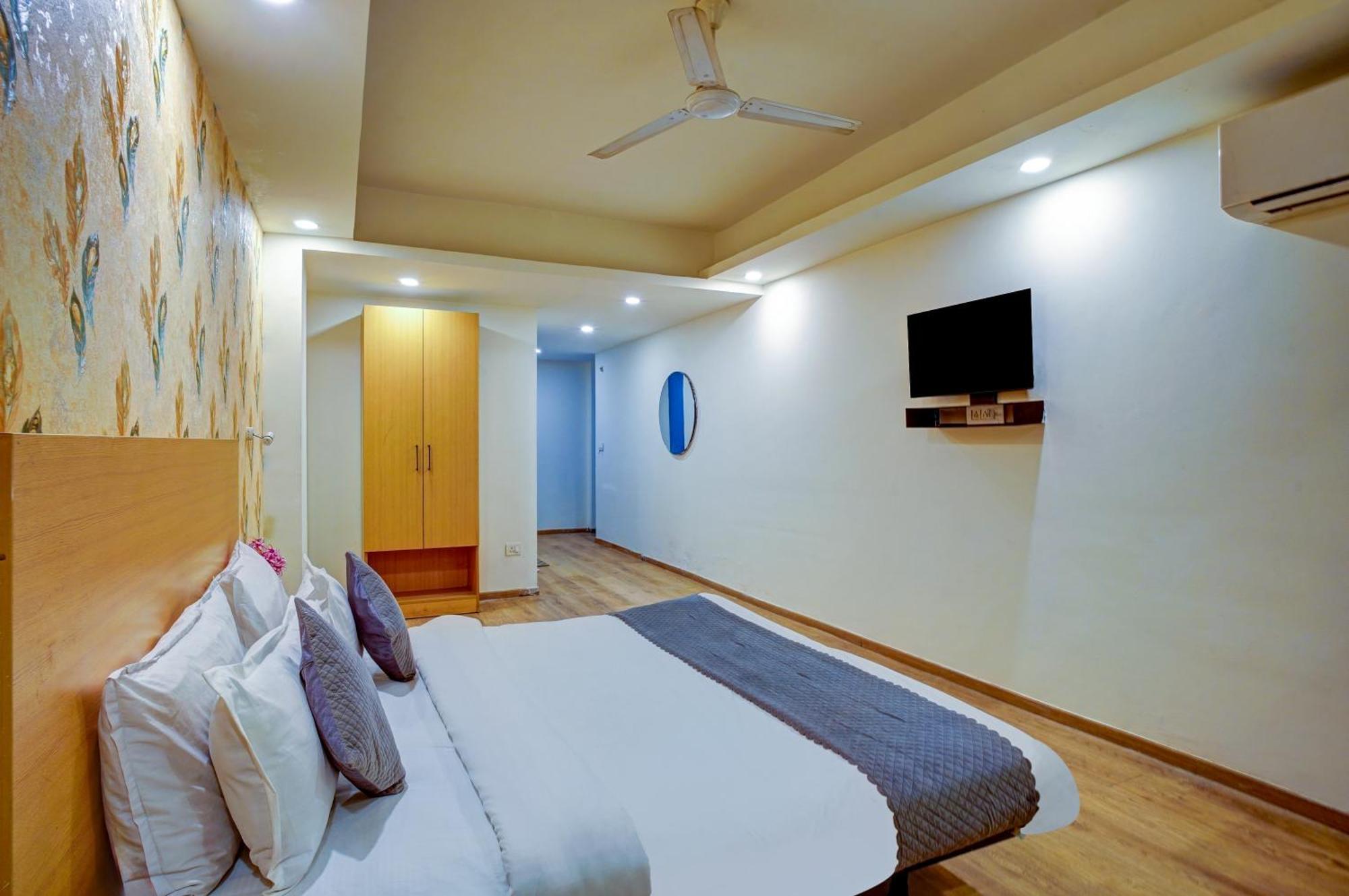 Aerostar Grand Near Yashobhoomi, Dwarka Hotel Nova Deli