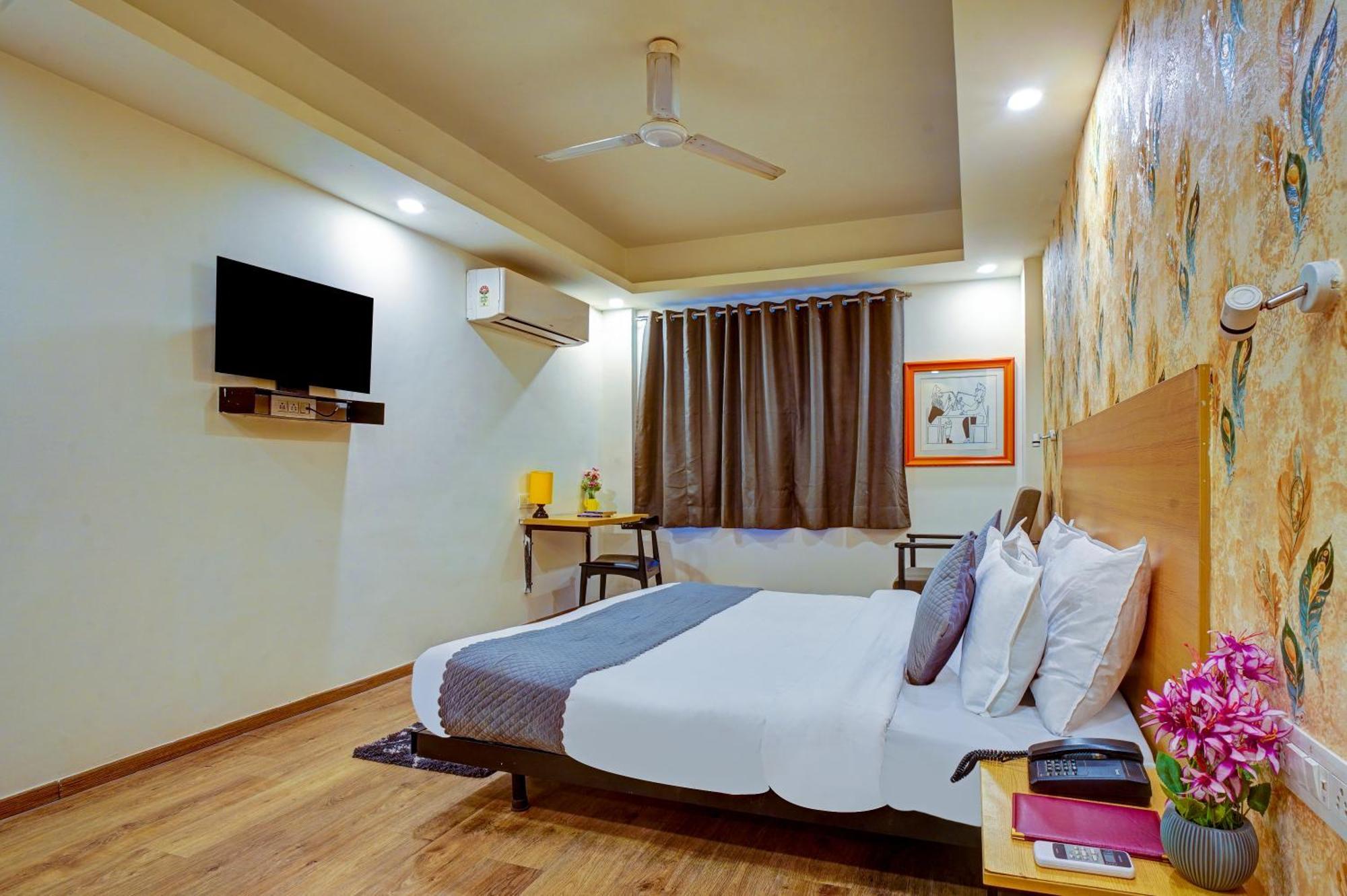 Aerostar Grand Near Yashobhoomi, Dwarka 3*