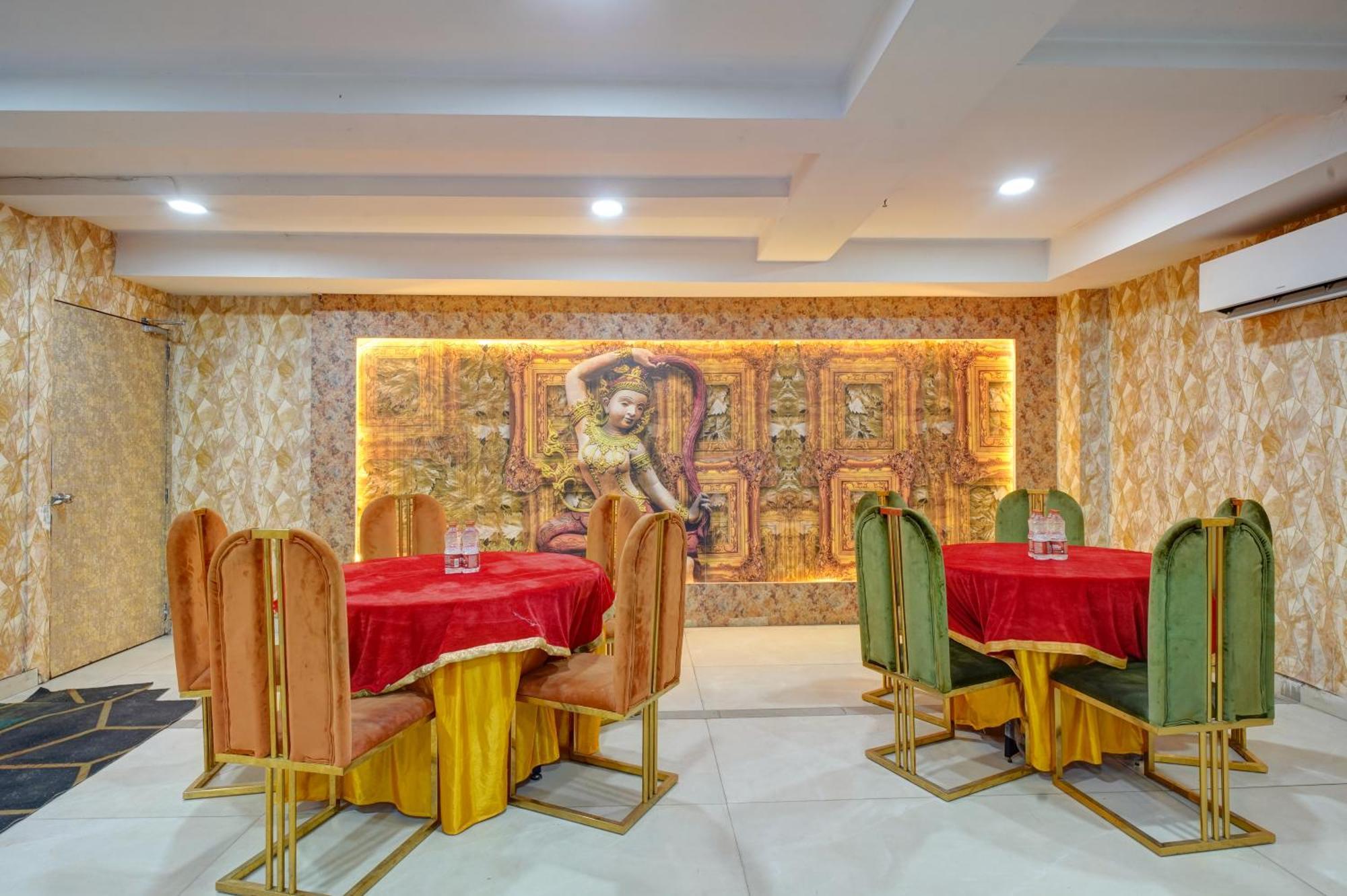 Hotel Aerostar Grand Near Yashobhoomi, Dwarka 3*