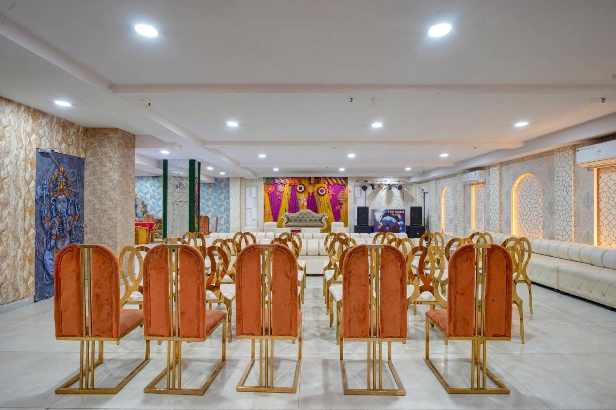 Aerostar Grand Near Yashobhoomi, Dwarka 3* Nova Deli