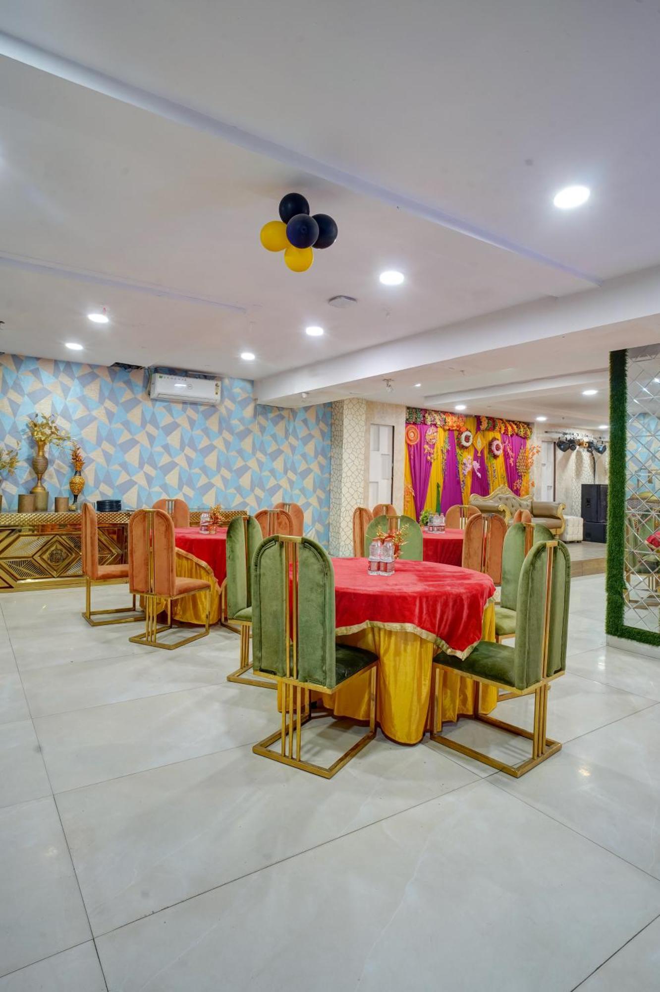 Hotel Aerostar Grand Near Yashobhoomi, Dwarka 3*