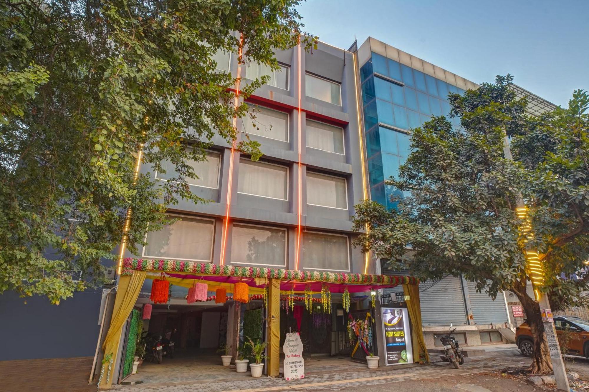 Hotel Aerostar Grand Near Yashobhoomi, Dwarka 3*