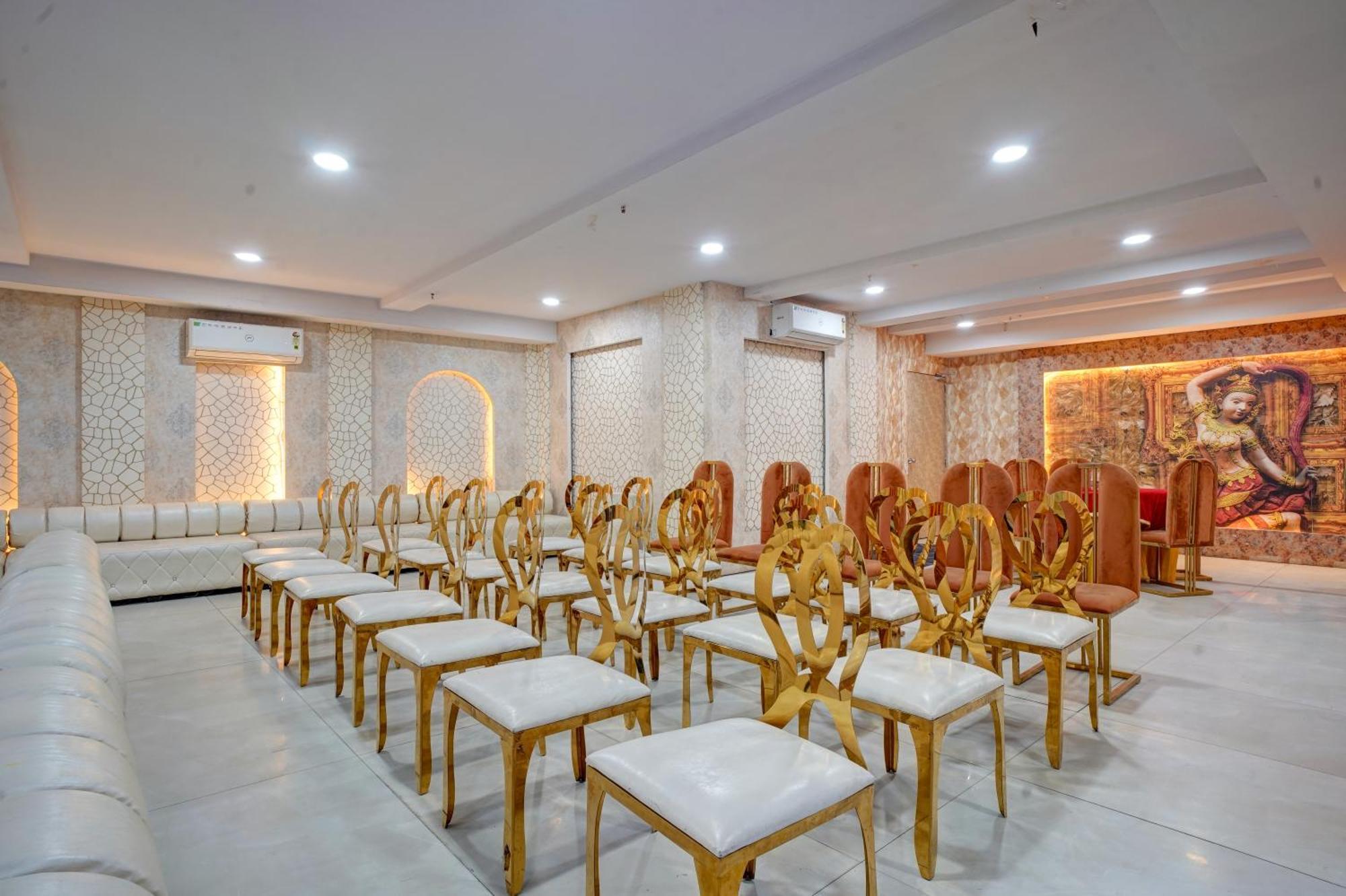 Aerostar Grand Near Yashobhoomi, Dwarka 3*