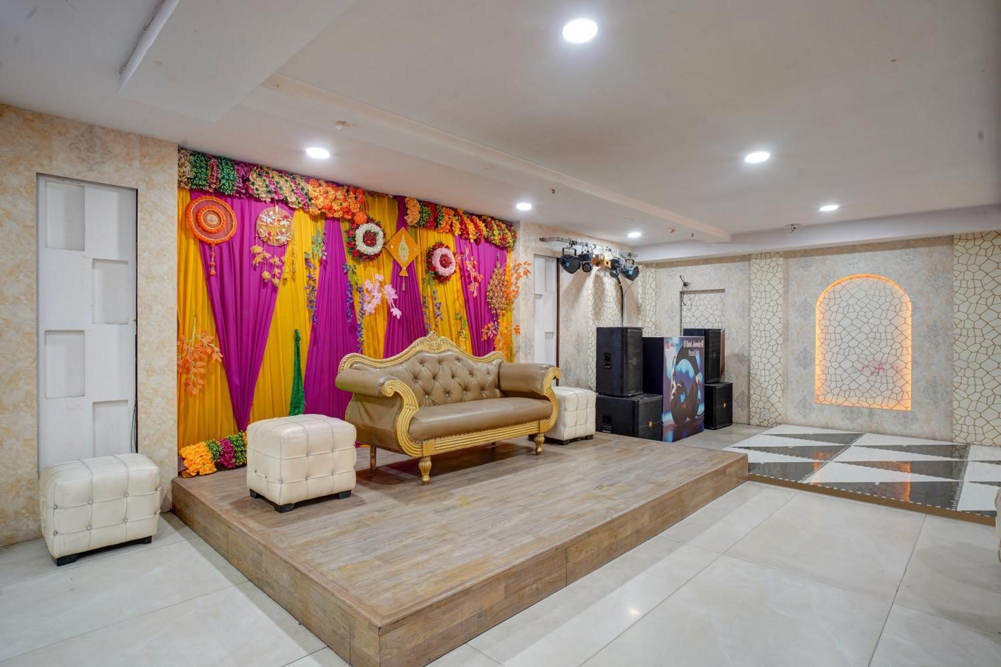 Hotel Aerostar Grand Near Yashobhoomi, Dwarka 3*