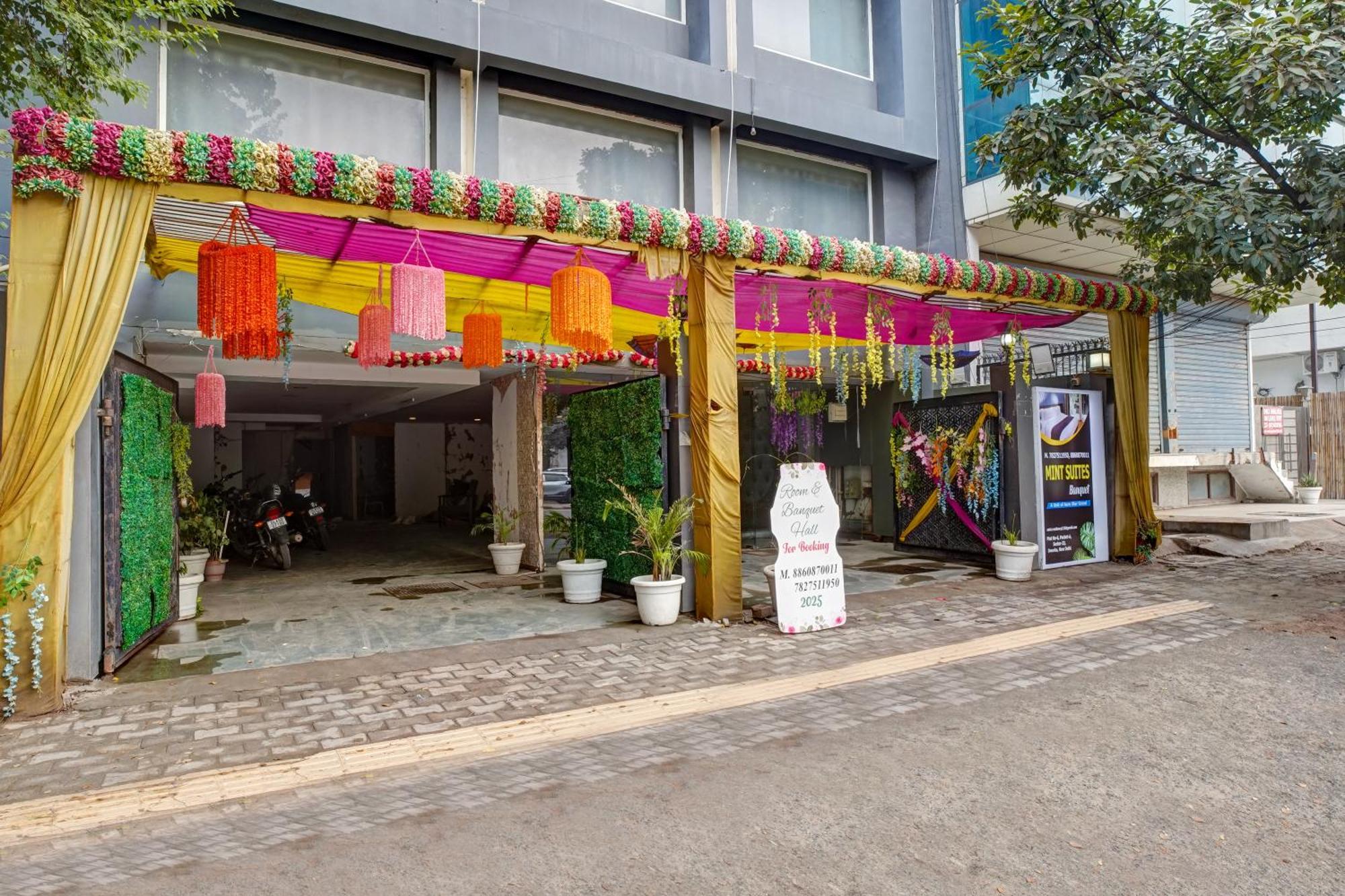 Aerostar Grand Near Yashobhoomi, Dwarka 3*