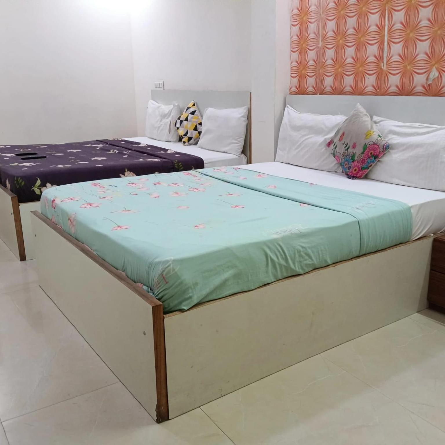 Shri Hotel
