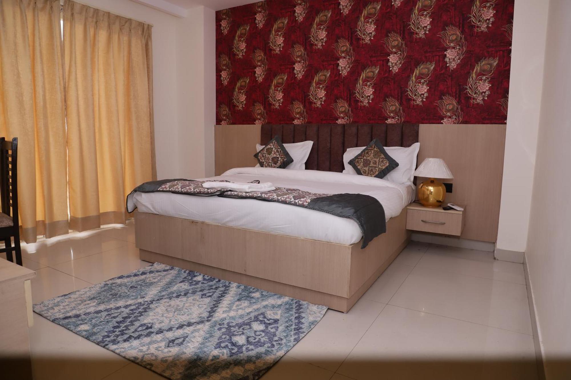 Hotel New Luxx - Near Igi Airport 3*
