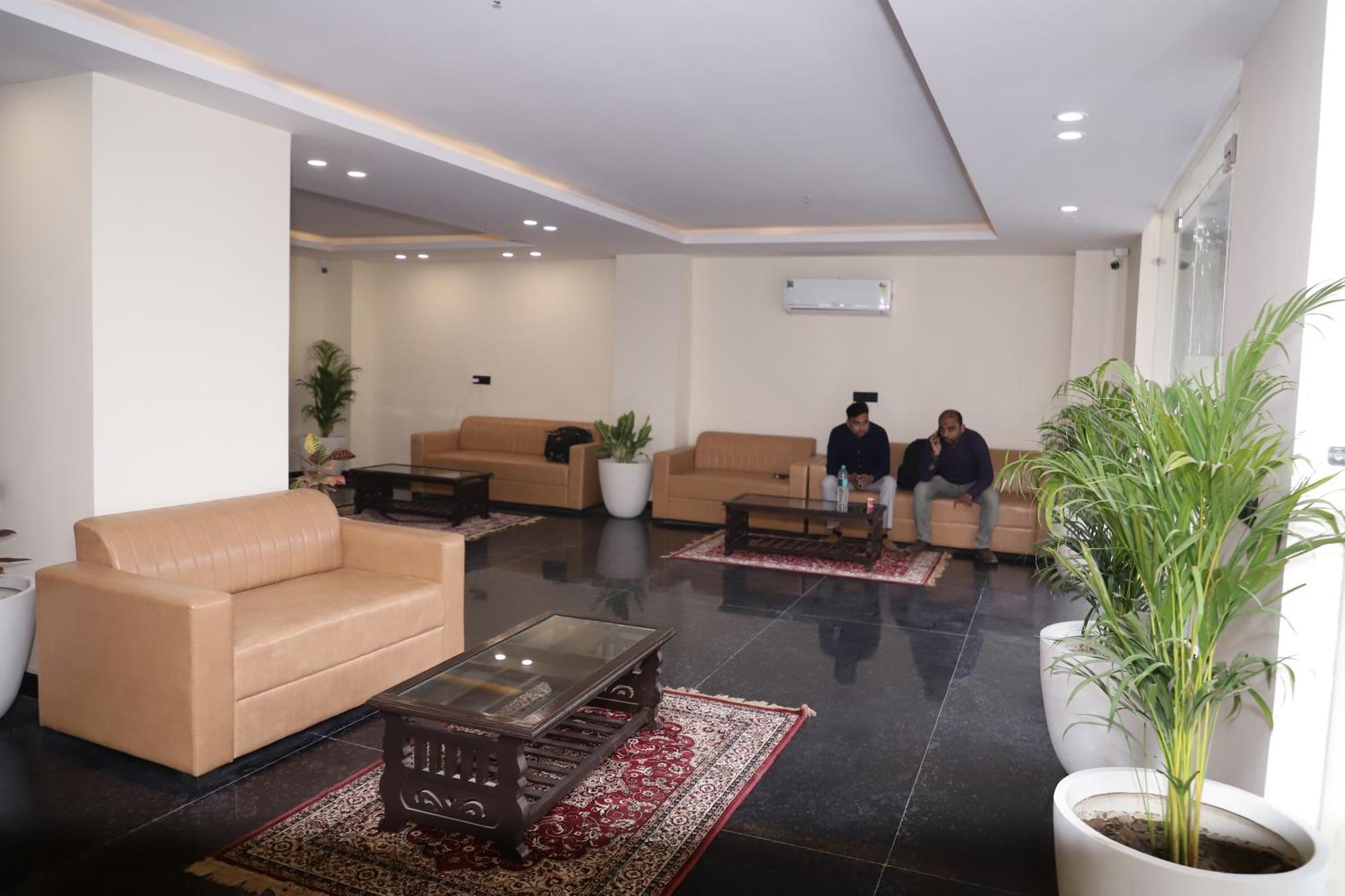 Hotel New Luxx - Near Igi Airport 3*