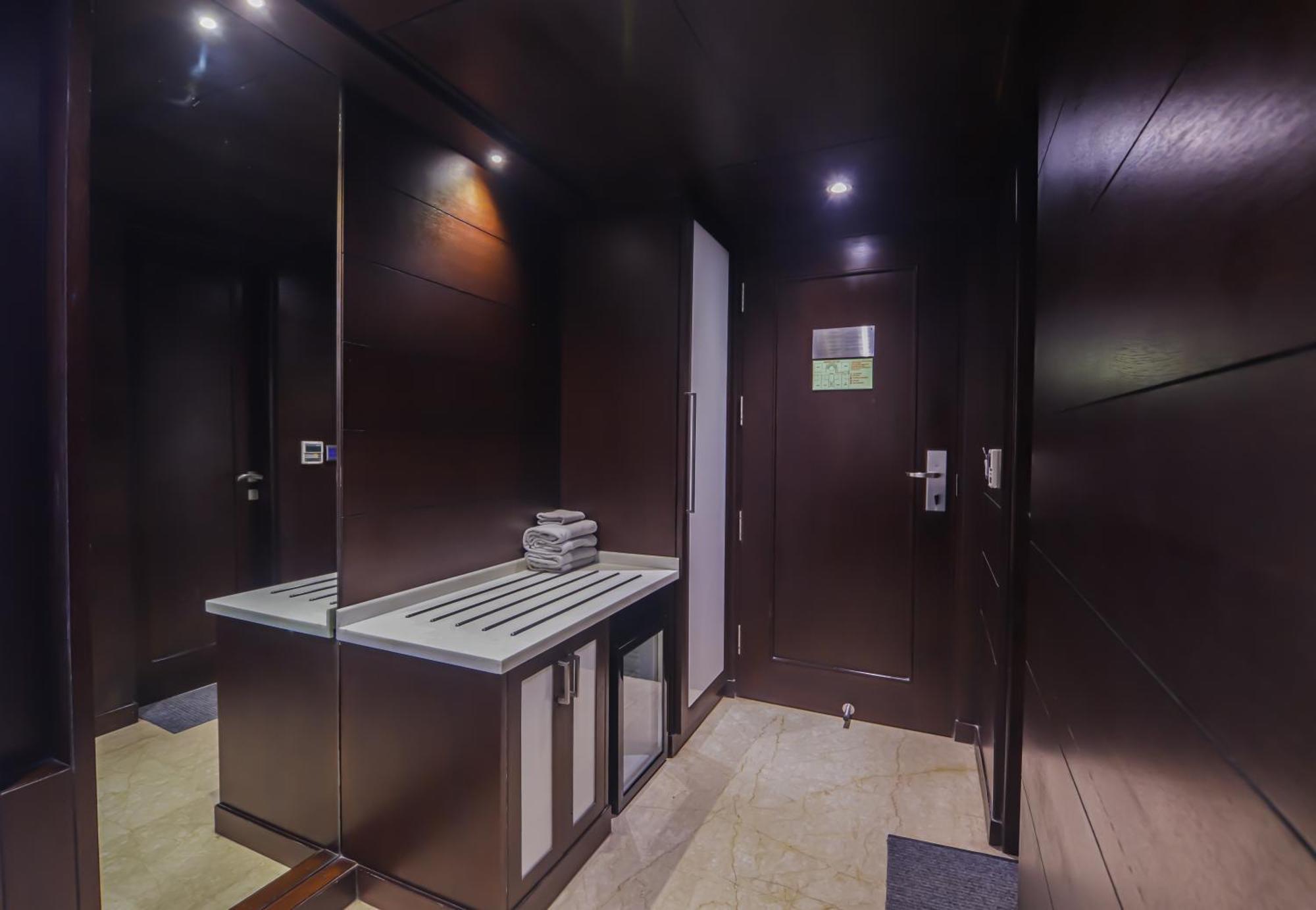 Hotel Godwin Deluxe -Free Airport Pickup -Traveller'S Choice Award Winner 2025 Hotel 4*