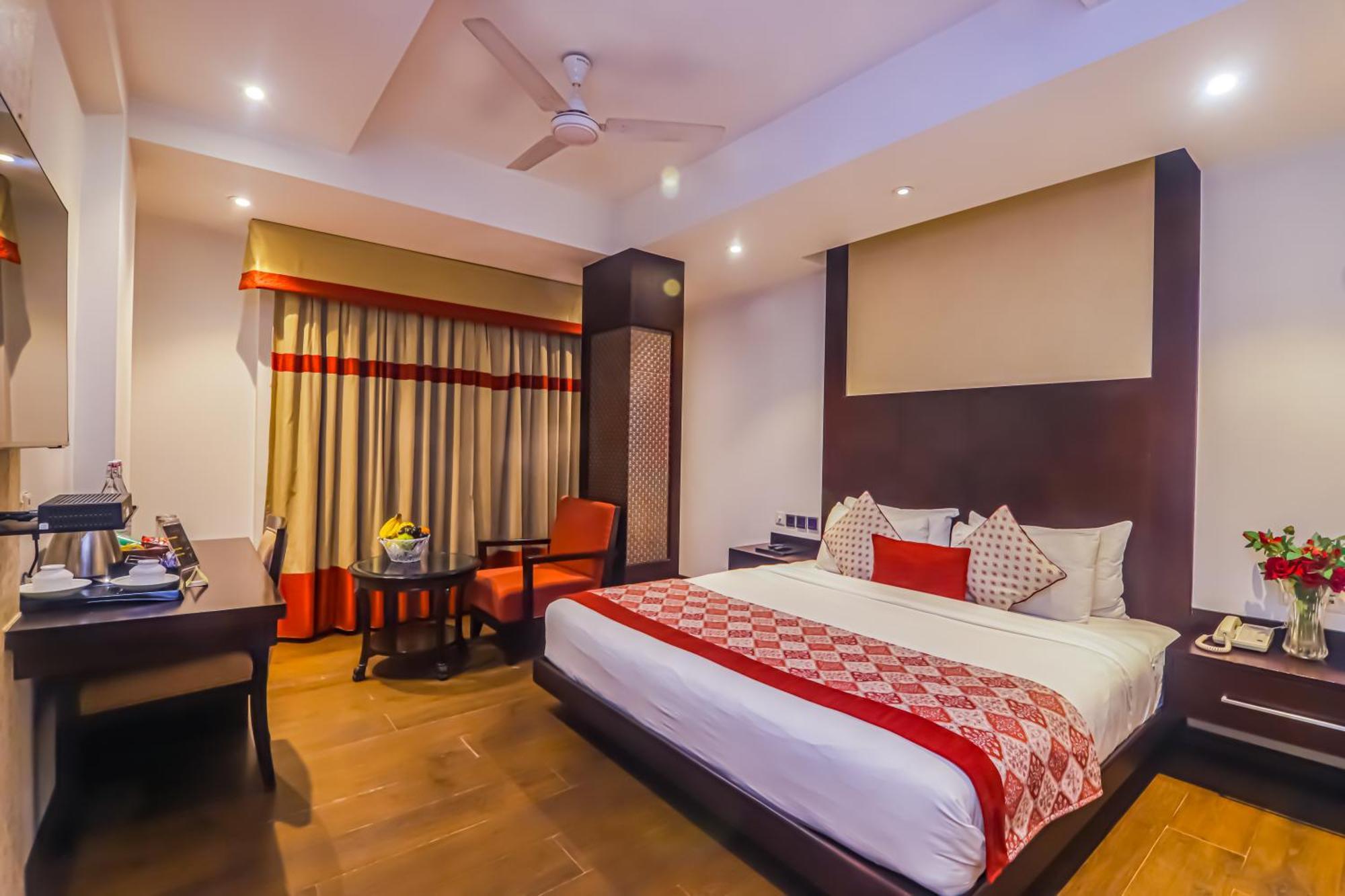 Hotel Godwin Deluxe -Free Airport Pickup -Traveller'S Choice Award Winner 2025 4*