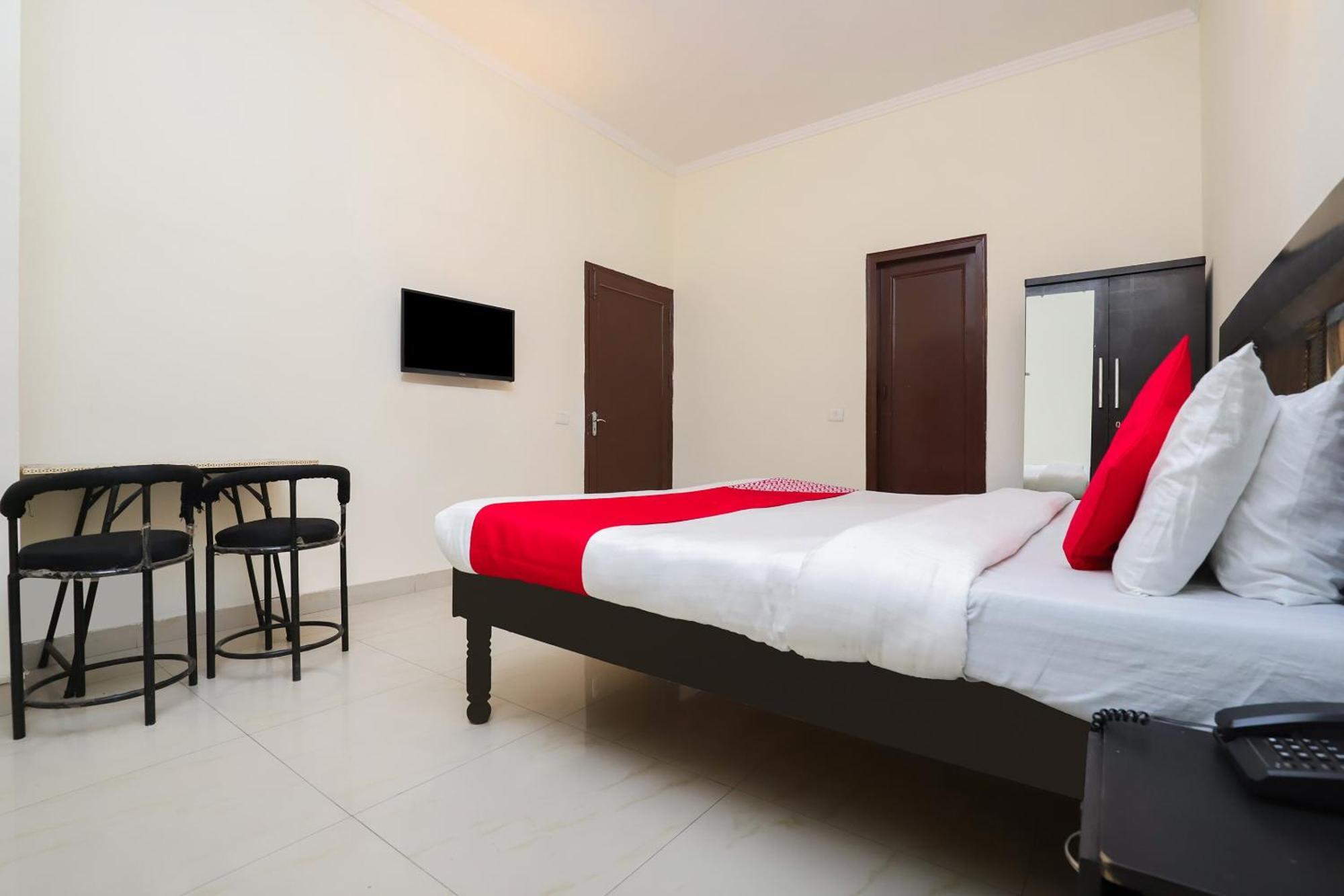 Hotel O Shiv Shakti Near Kamal Cinema 3*