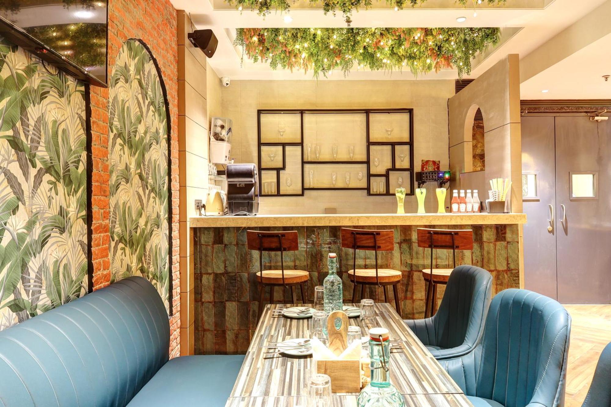 Hotel Uptown - 1km From Connaught Place New Delhi