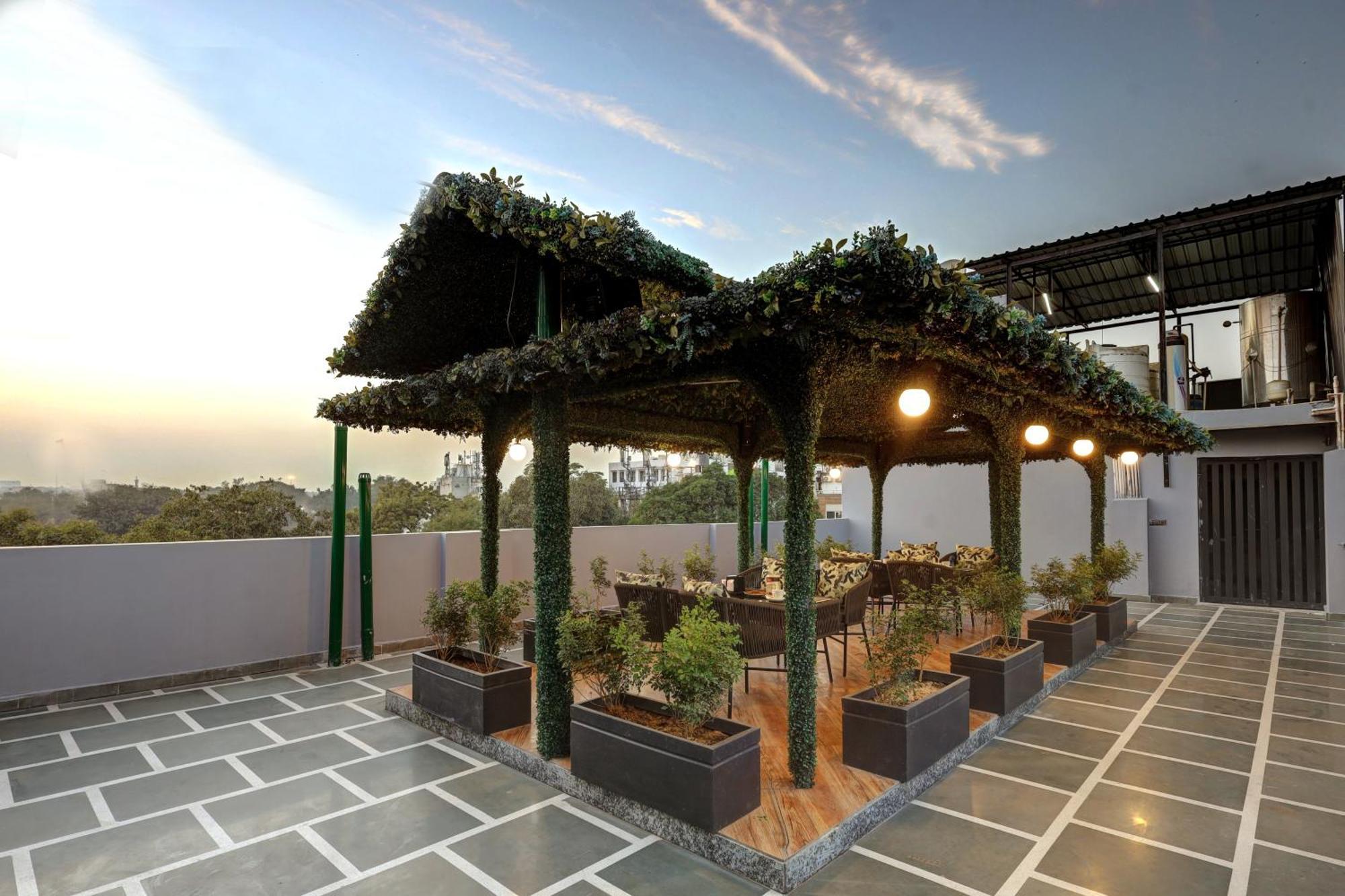 Hotel Uptown - 1km From Connaught Place
