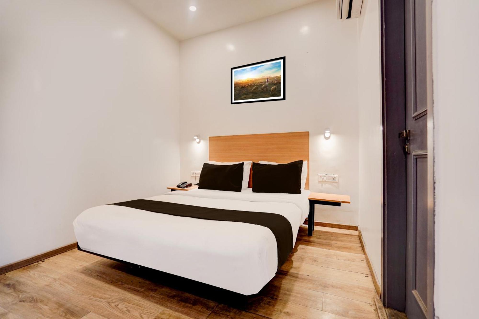 Super O Britania Chowk Hotel 4*