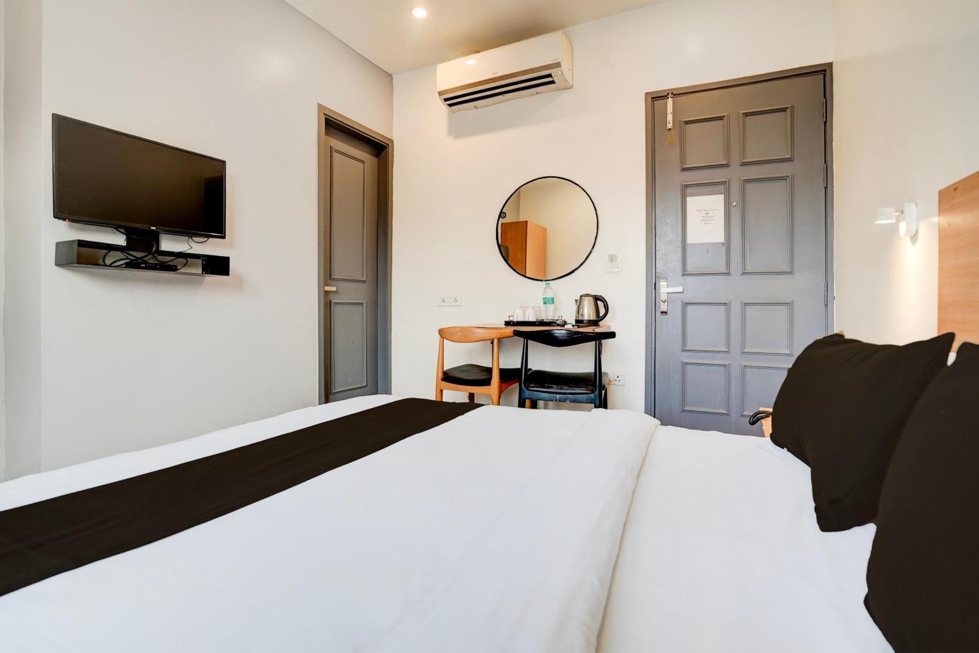 Hotel Super O Britania Chowk 4*