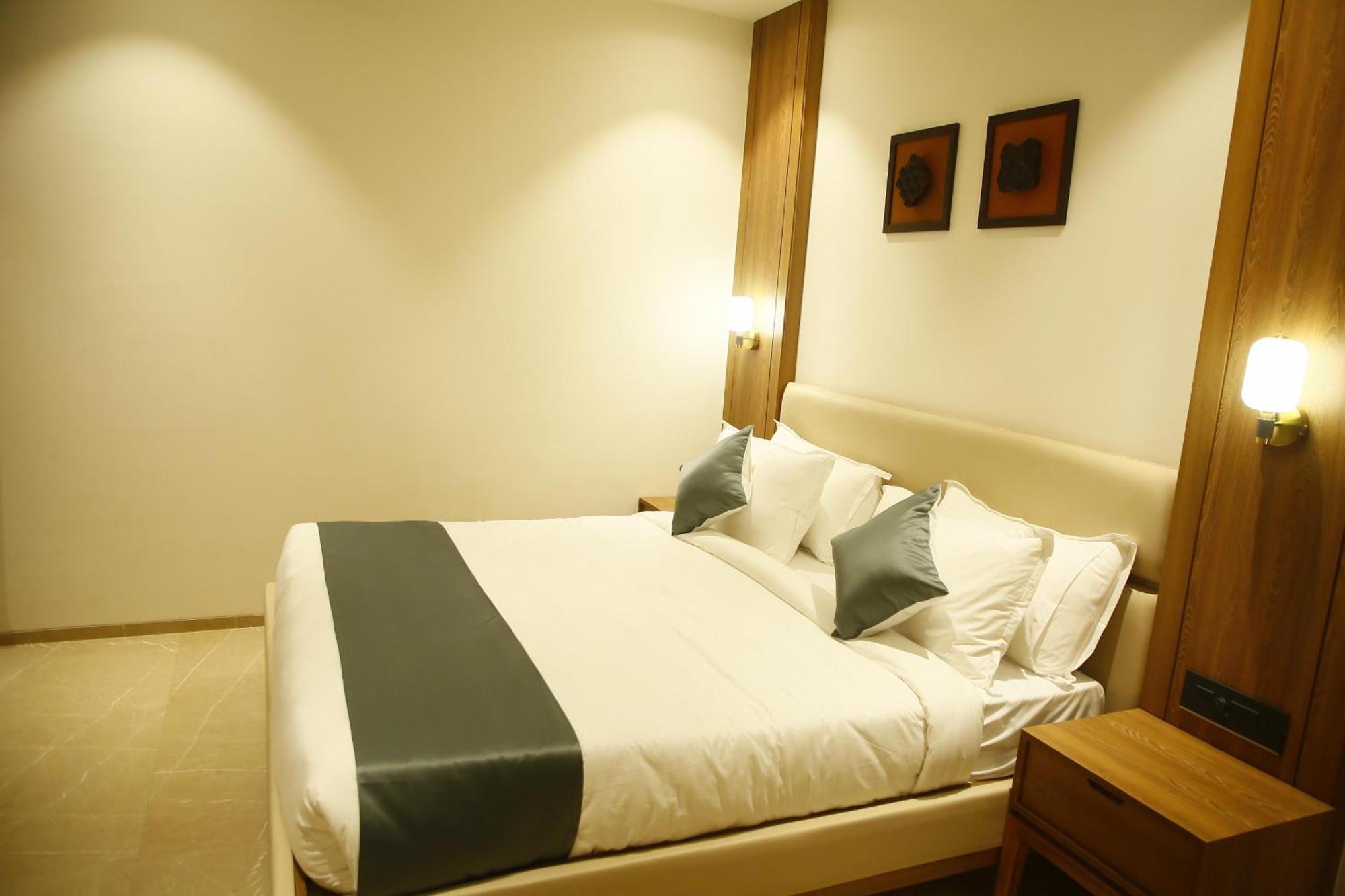 Tavish Near Delhi Airport 4*