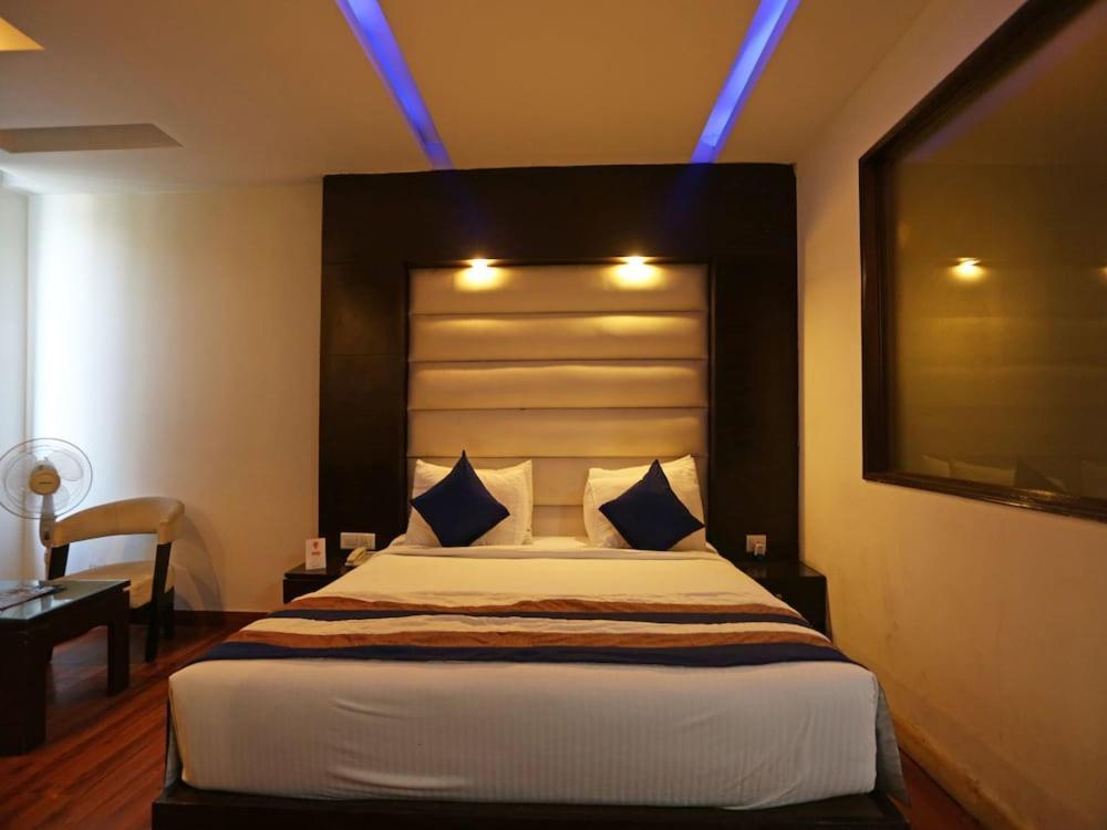 Pearl Crown * New Delhi