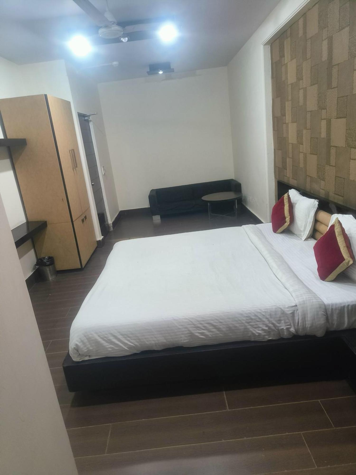 Hotel Good Palace Karol Bagh New Delhi