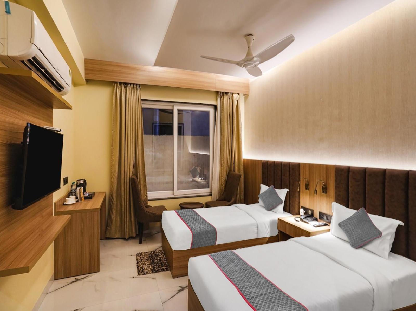 Hotel Ivy Plaza Near Delhi Airport 4*