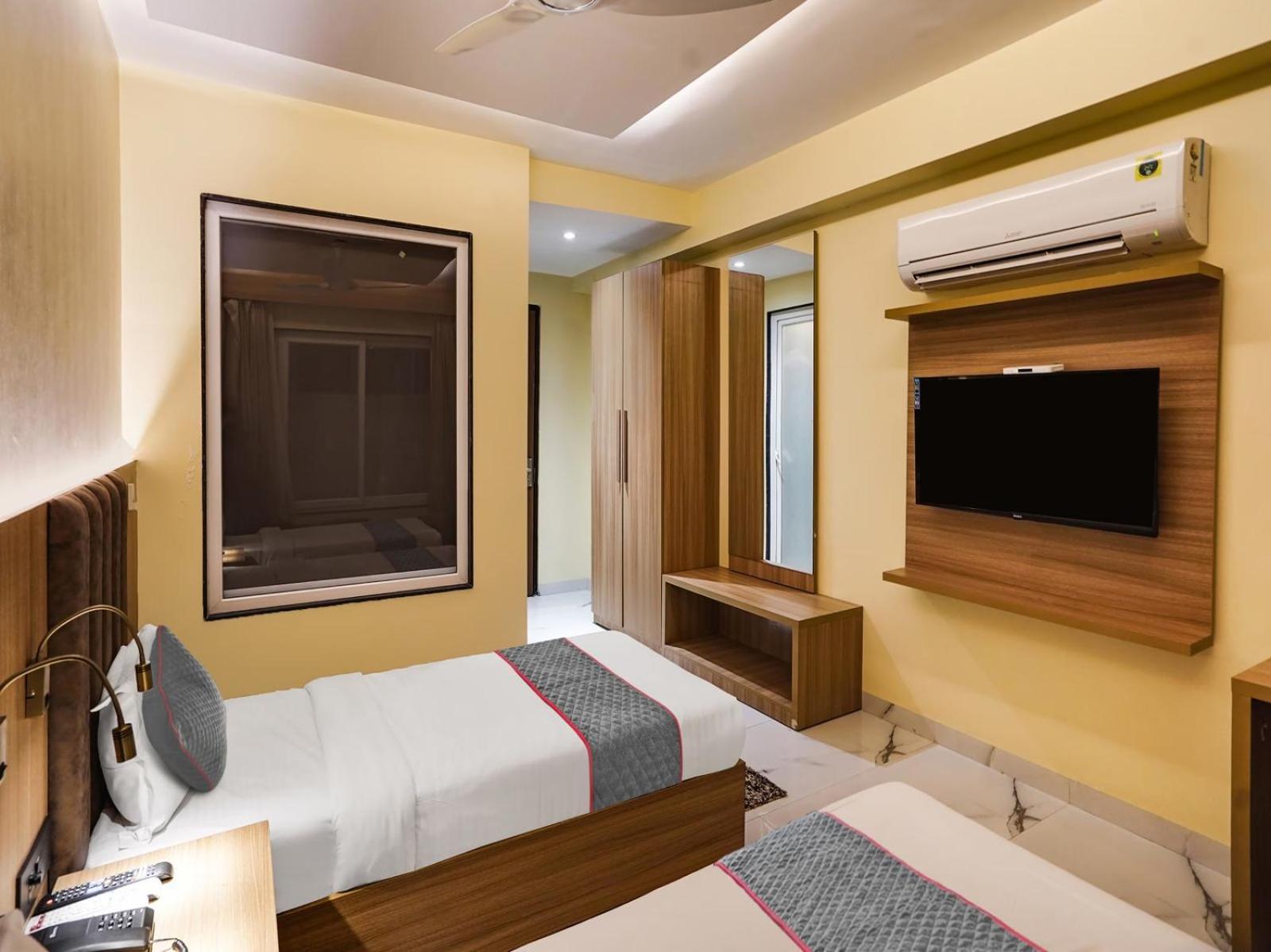 Ivy Plaza Near Delhi Airport Hotel 4*