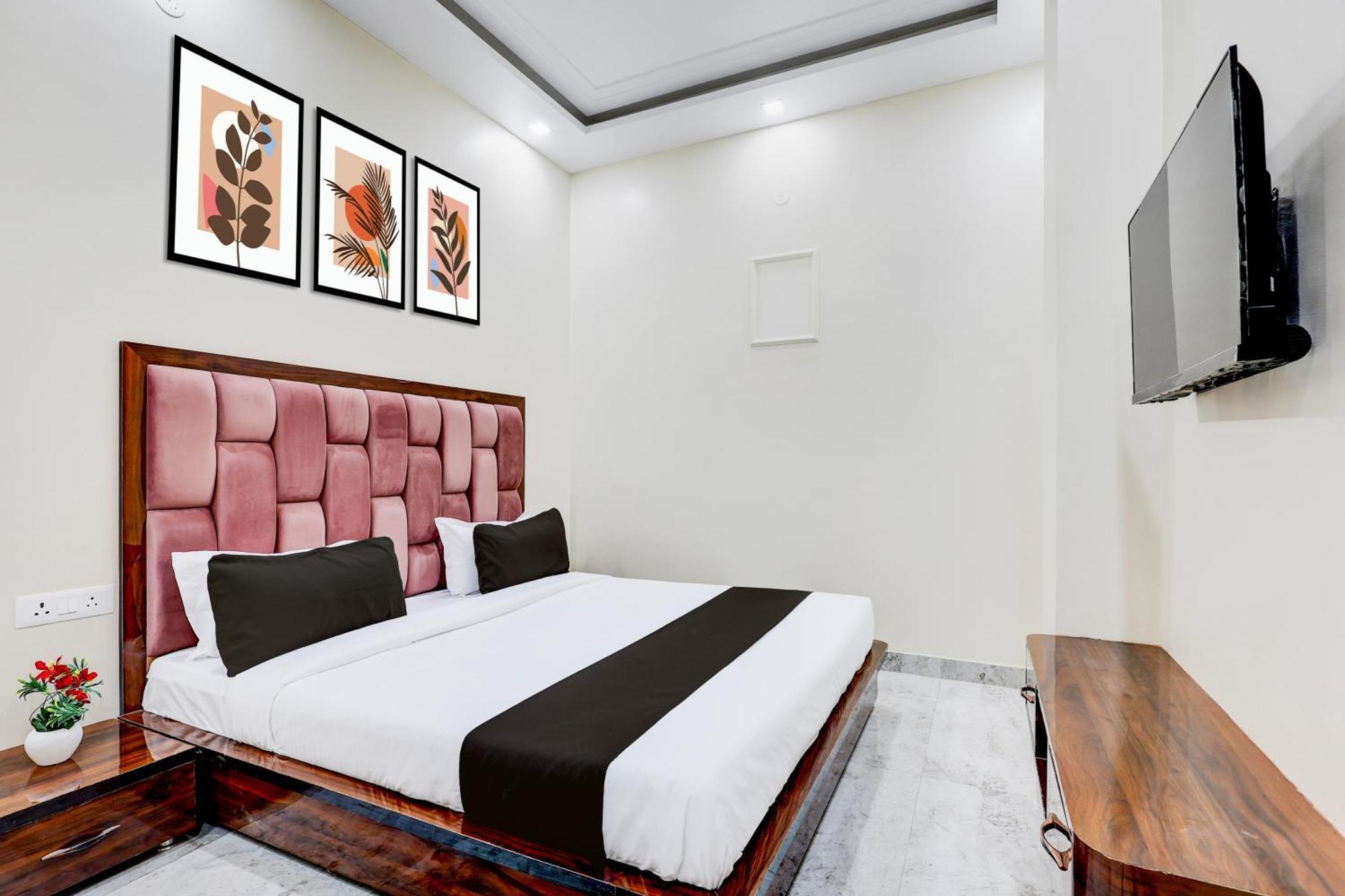 Hotel Super O Bal Gopal 3*