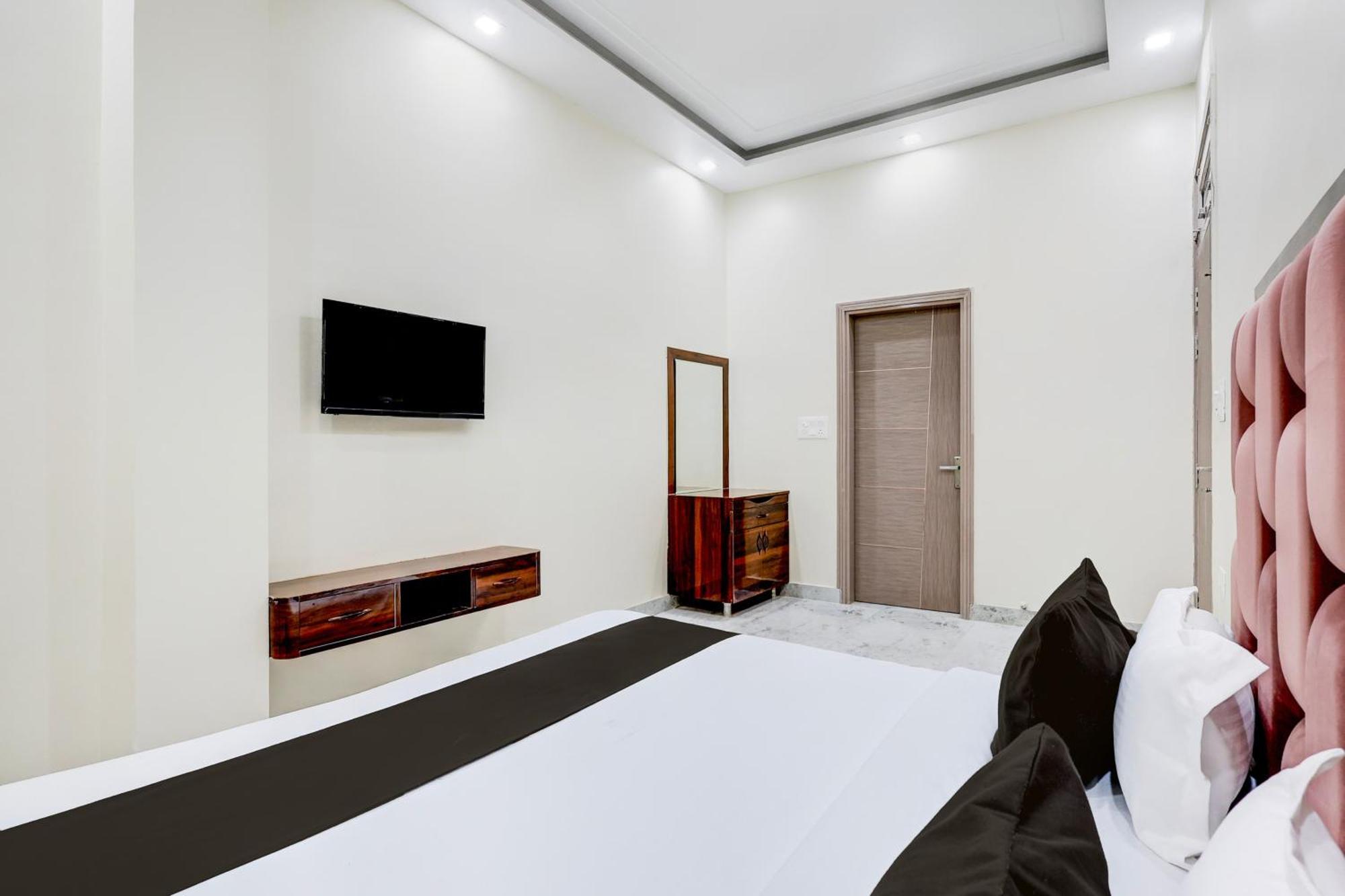 Super O Bal Gopal Hotel